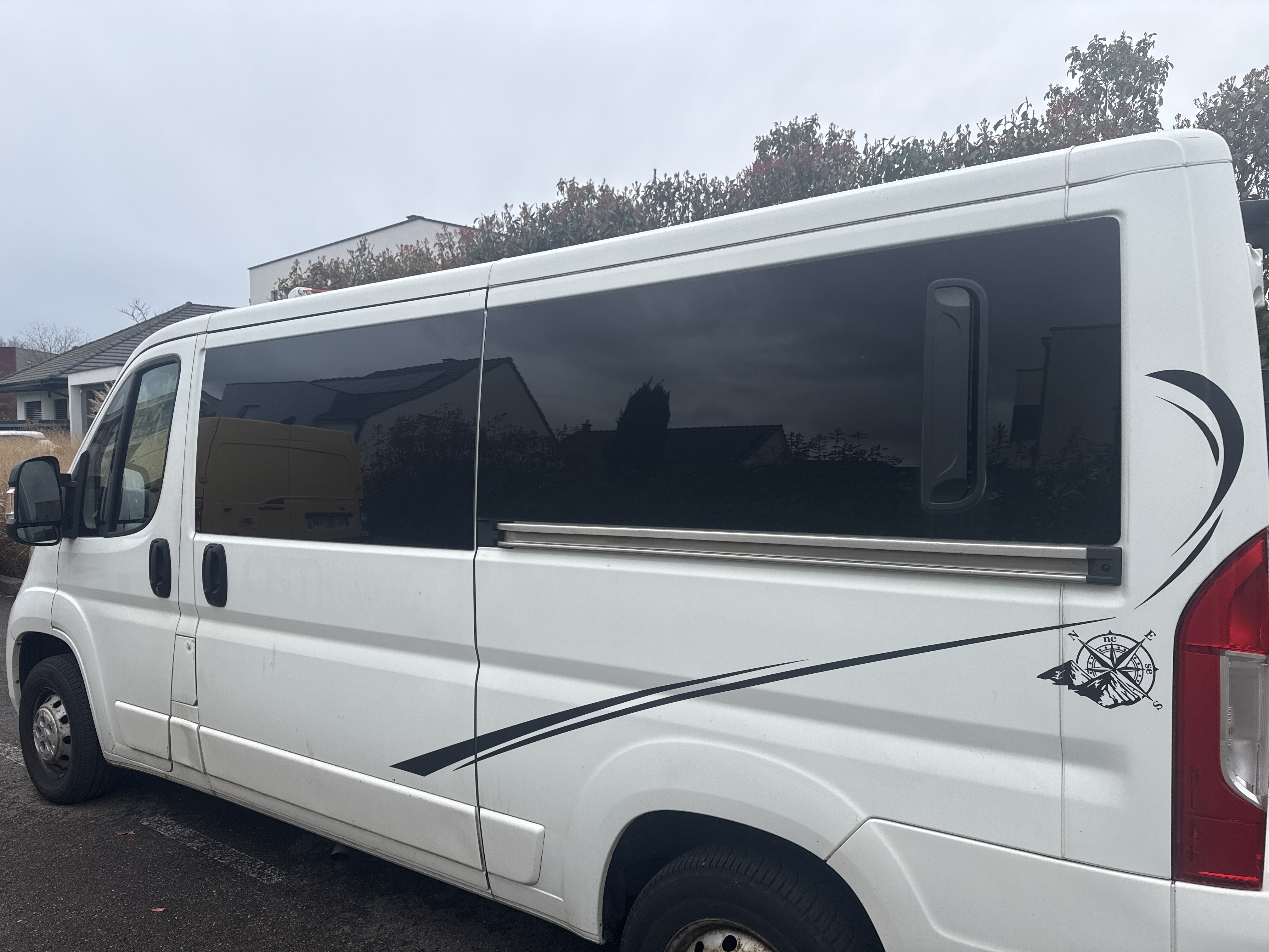 camping-car JUMPER 3000  extérieur / latéral droit