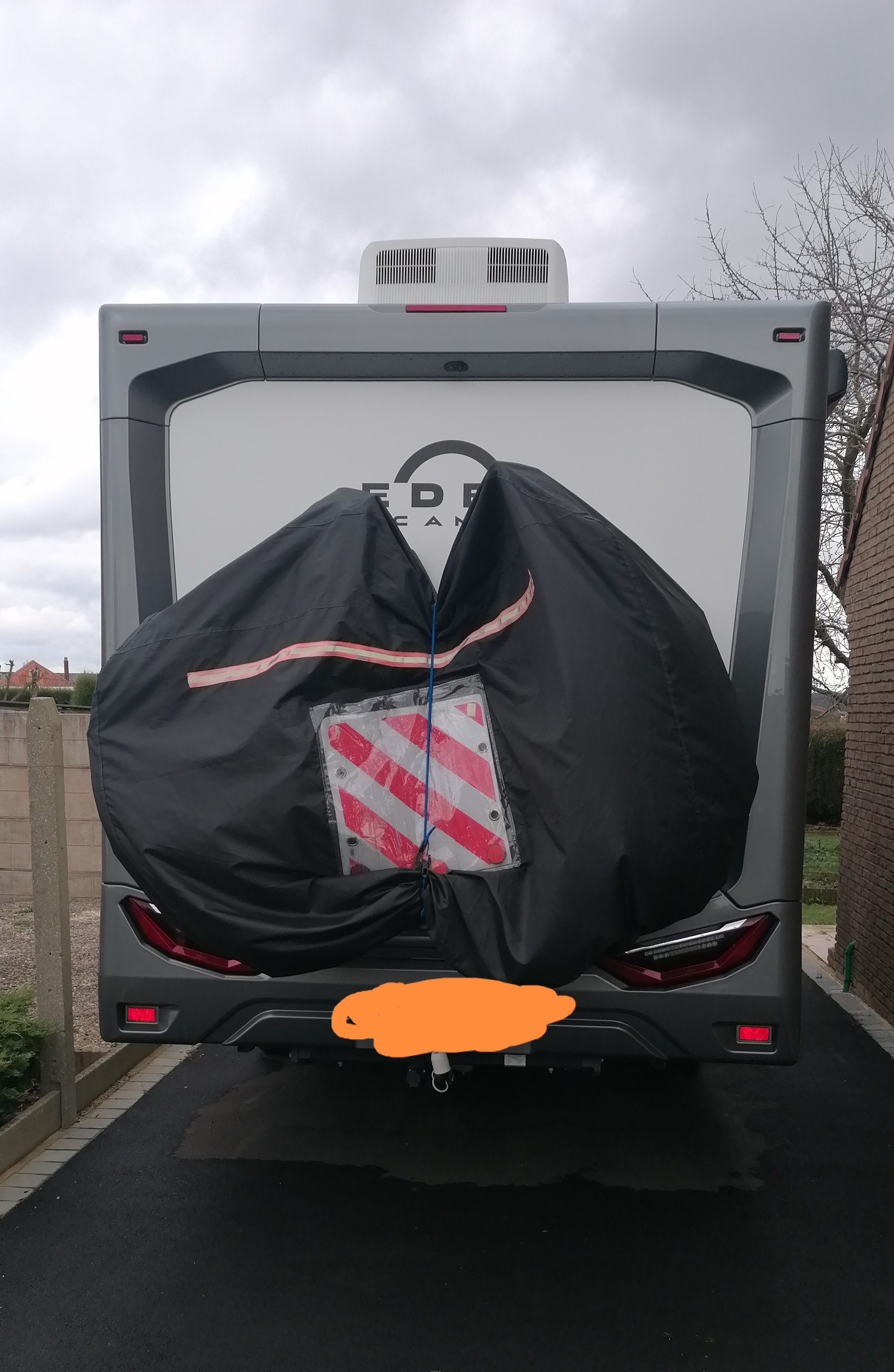 camping-car EDEN CAMP H 745 GLC  extérieur / arrière