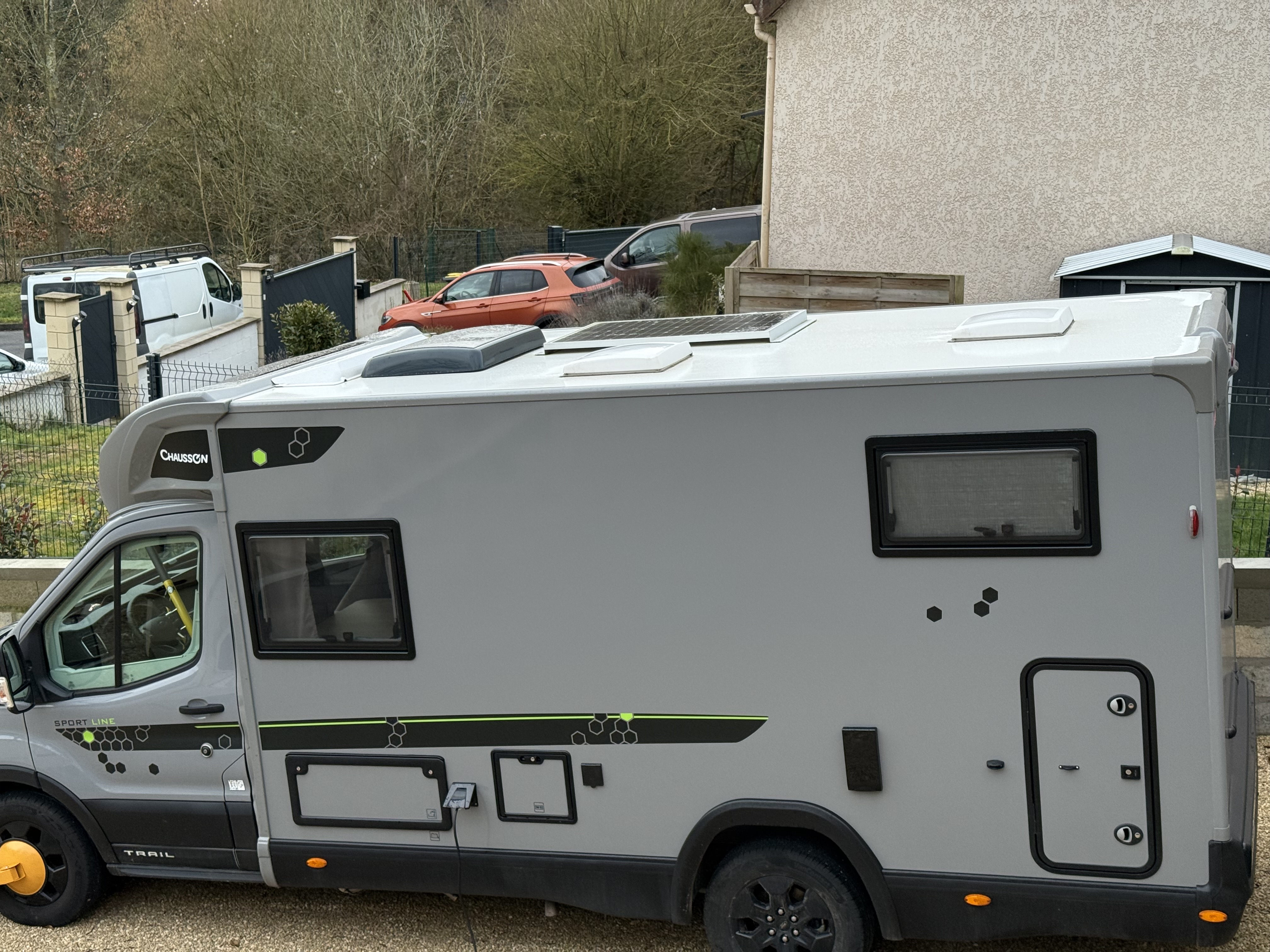 camping-car CHAUSSON SPORT LINE  extérieur / latéral gauche