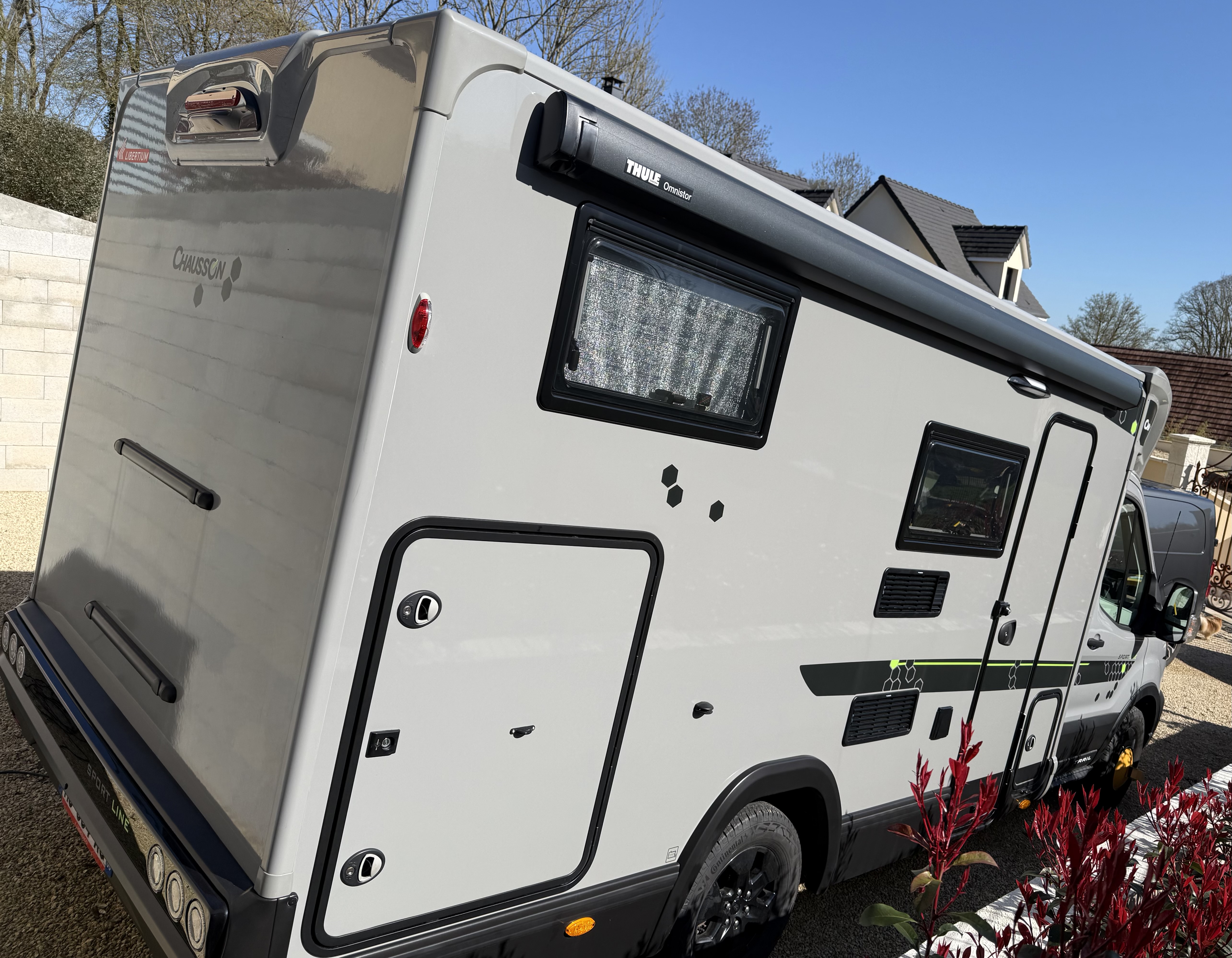 camping-car CHAUSSON SPORT LINE  extérieur / latéral droit