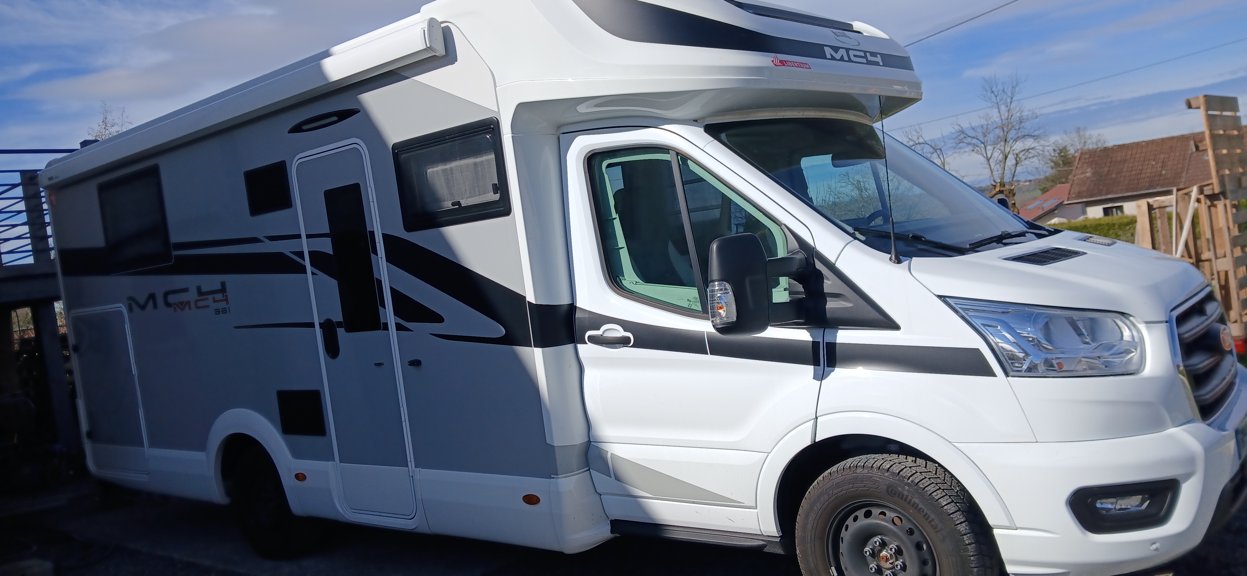 camping-car MC LOUIS MC4 381  extérieur / latéral gauche