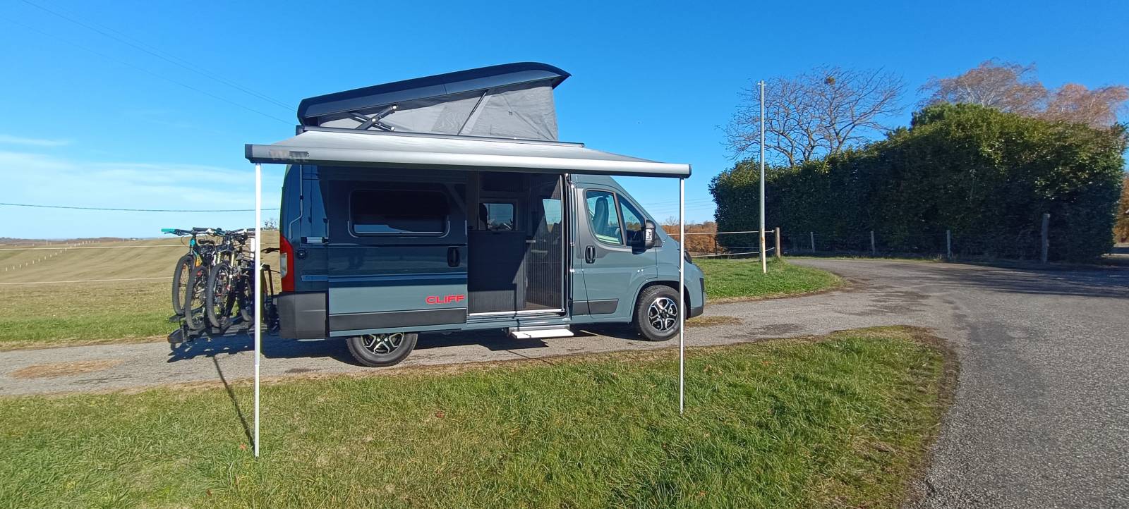 camping-car SUNLIGHT CLIFF 540 RT  extérieur / latéral droit