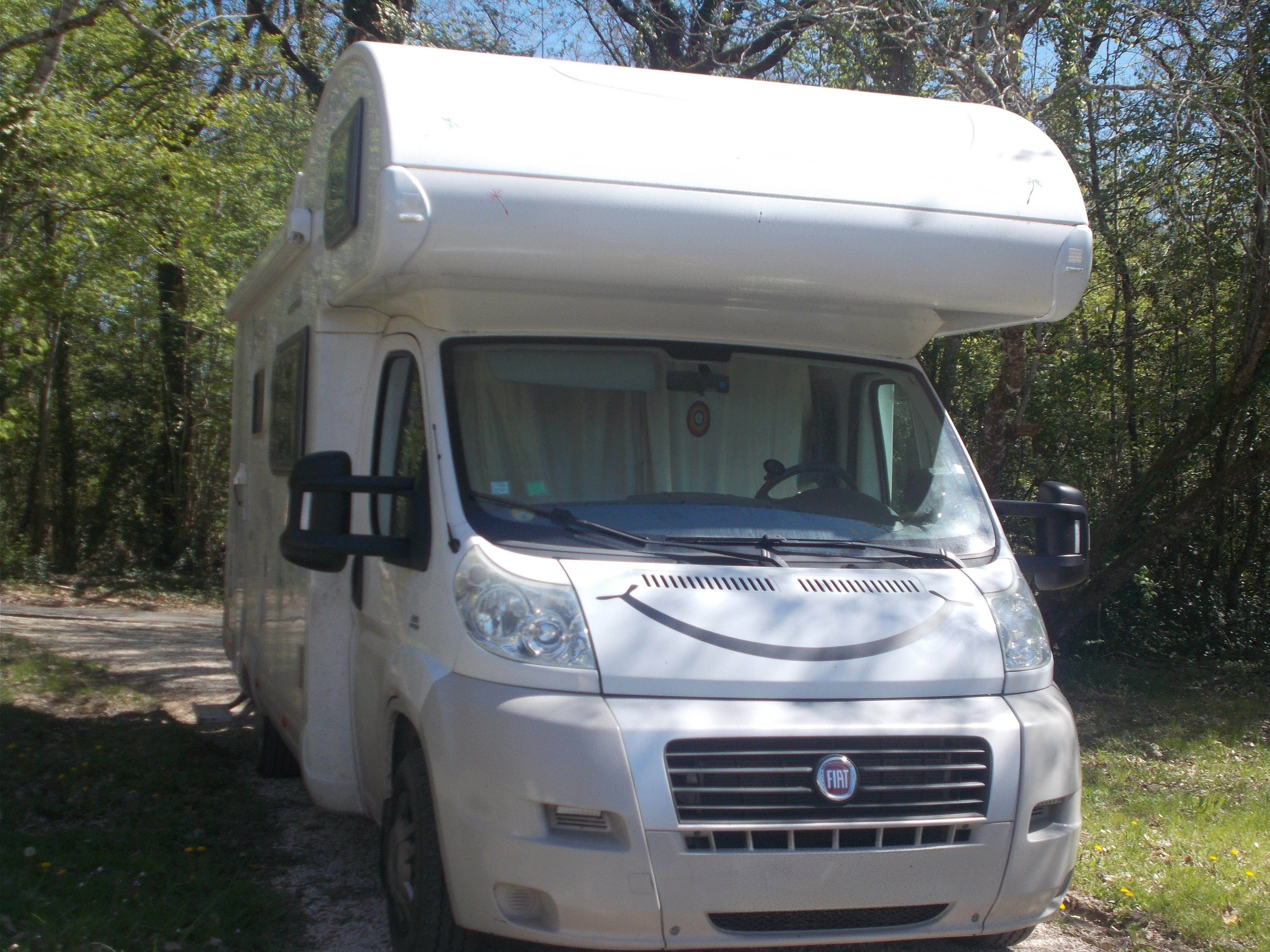 camping-car PILOTE   extérieur / face avant