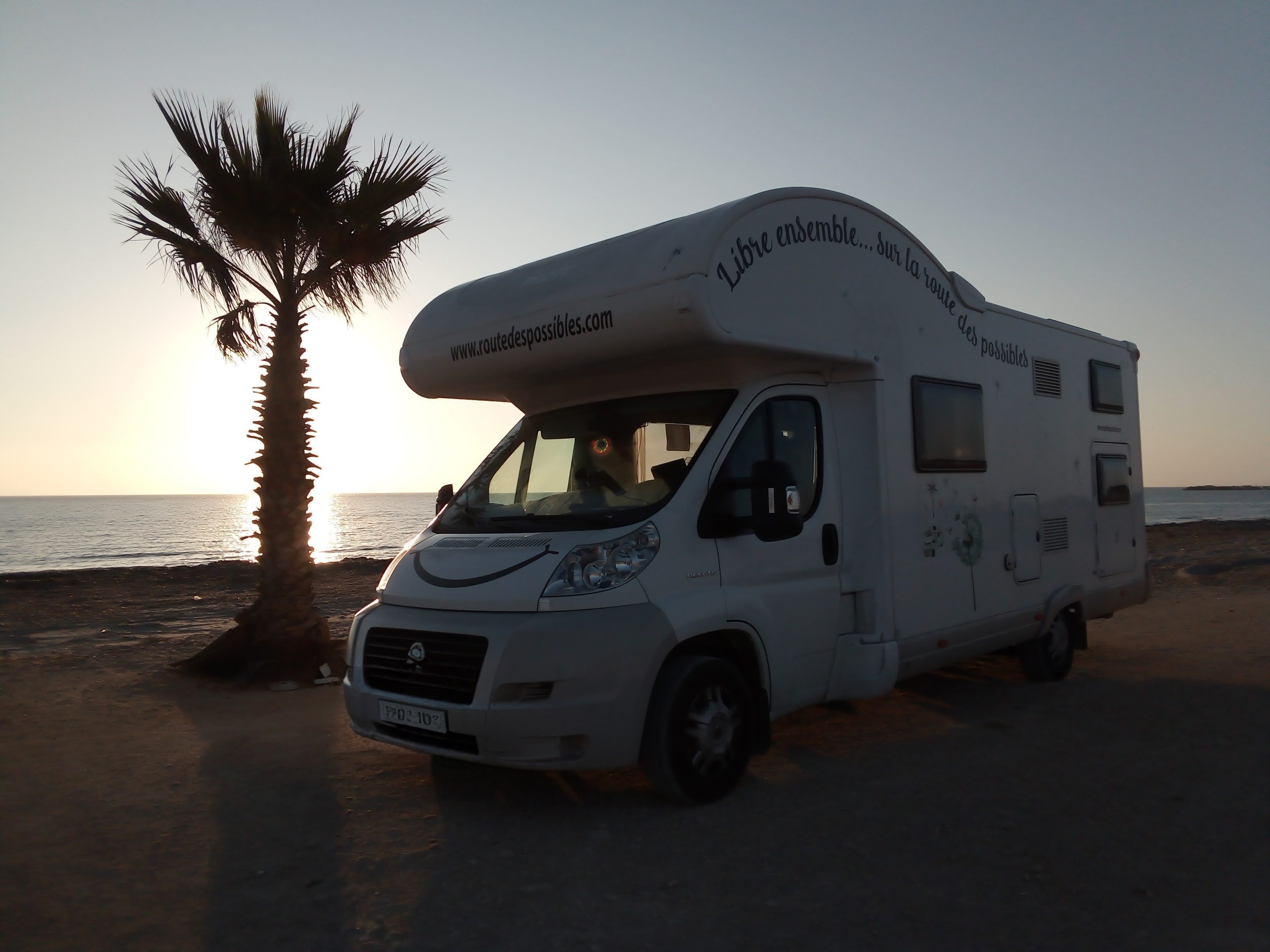 camping-car PILOTE   extérieur / latéral gauche