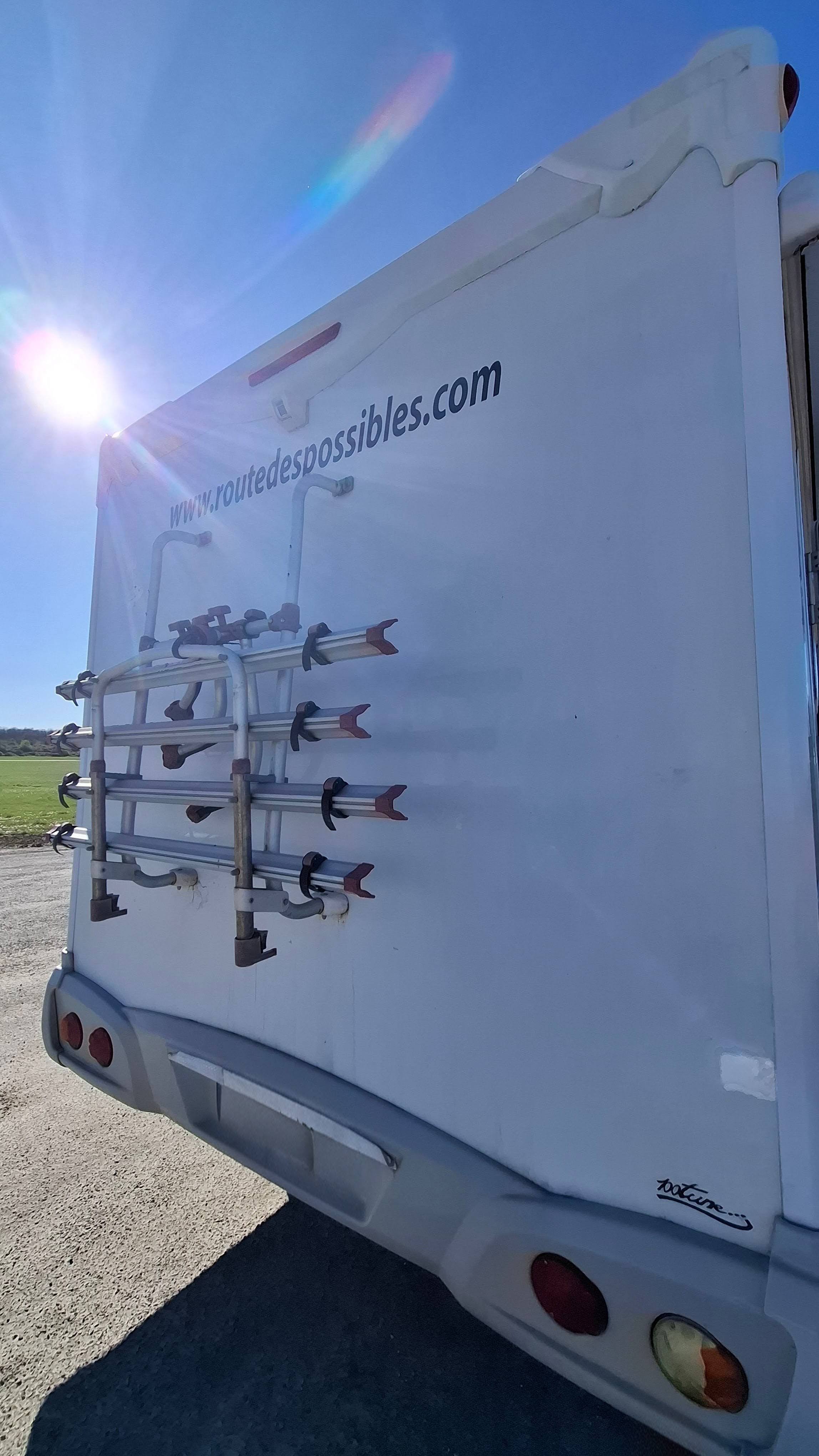 camping-car PILOTE   extérieur / arrière