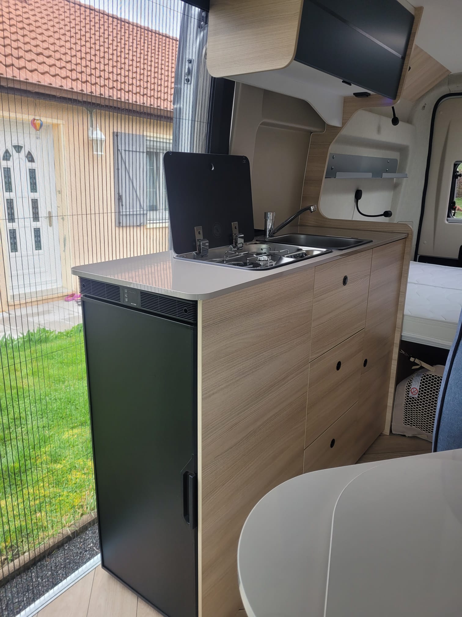 camping-car CHALLENGER V114MAX L BREAK EDITION  intérieur  / coin cuisine