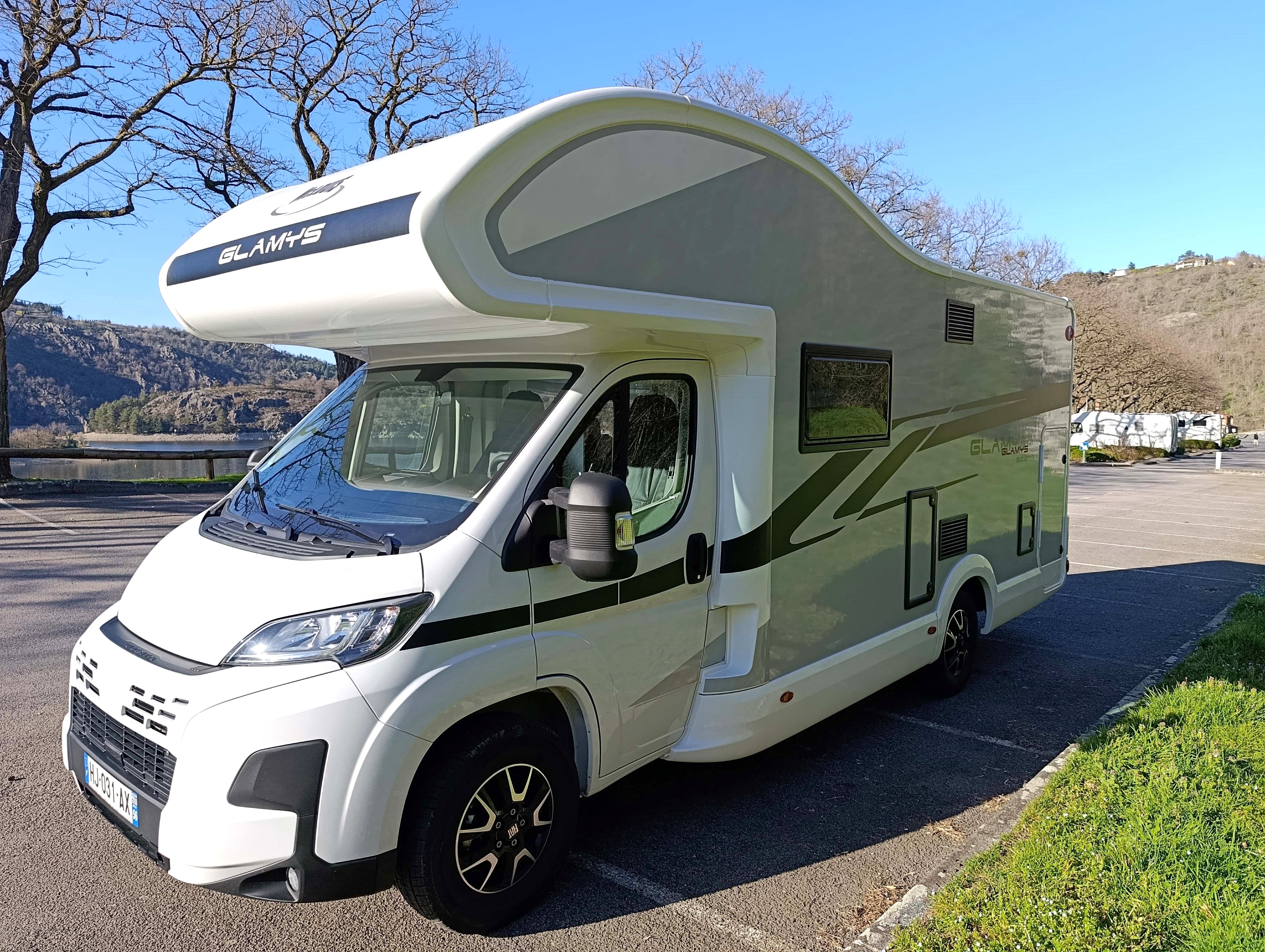 camping-car MC LOUIS GLAMYS 322  extérieur / latéral gauche