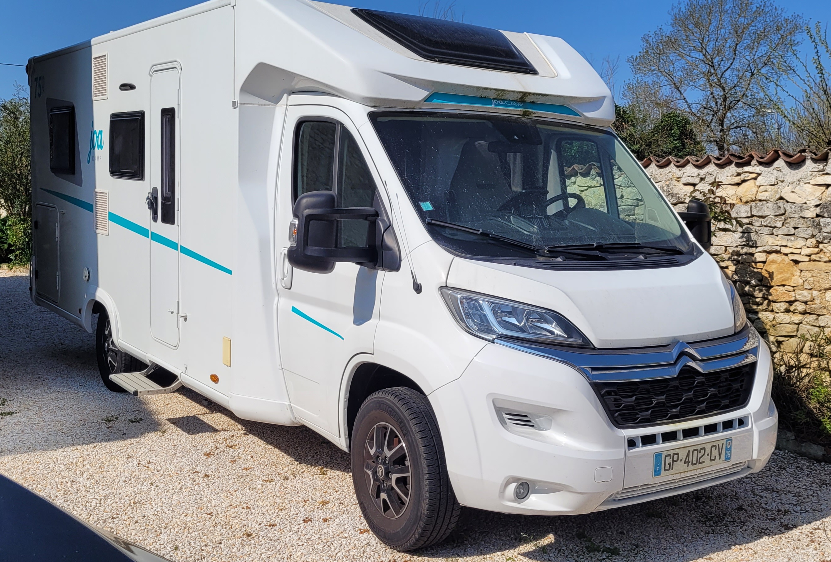 camping-car PILOTE JOA 75Q  extérieur / face avant