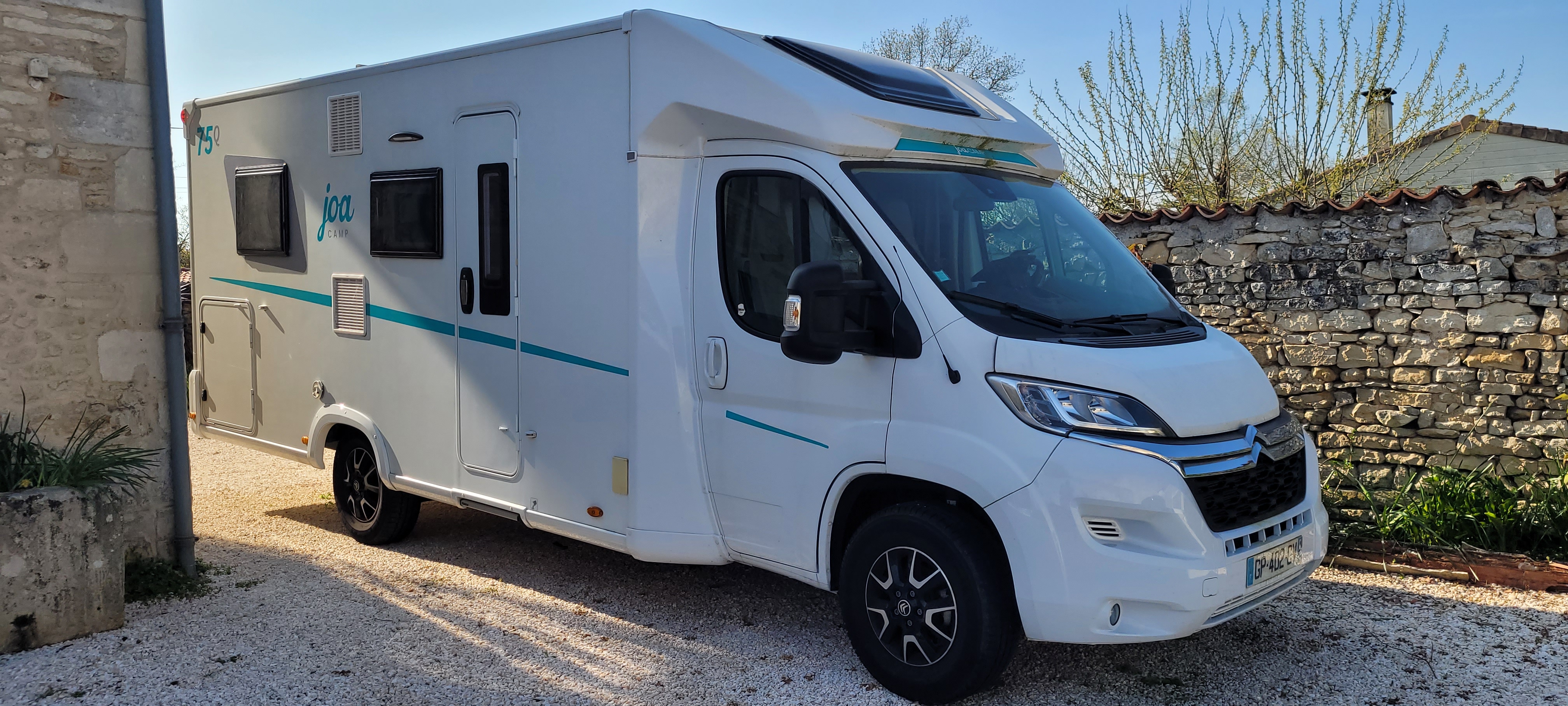 camping-car PILOTE JOA 75Q  extérieur / latéral gauche