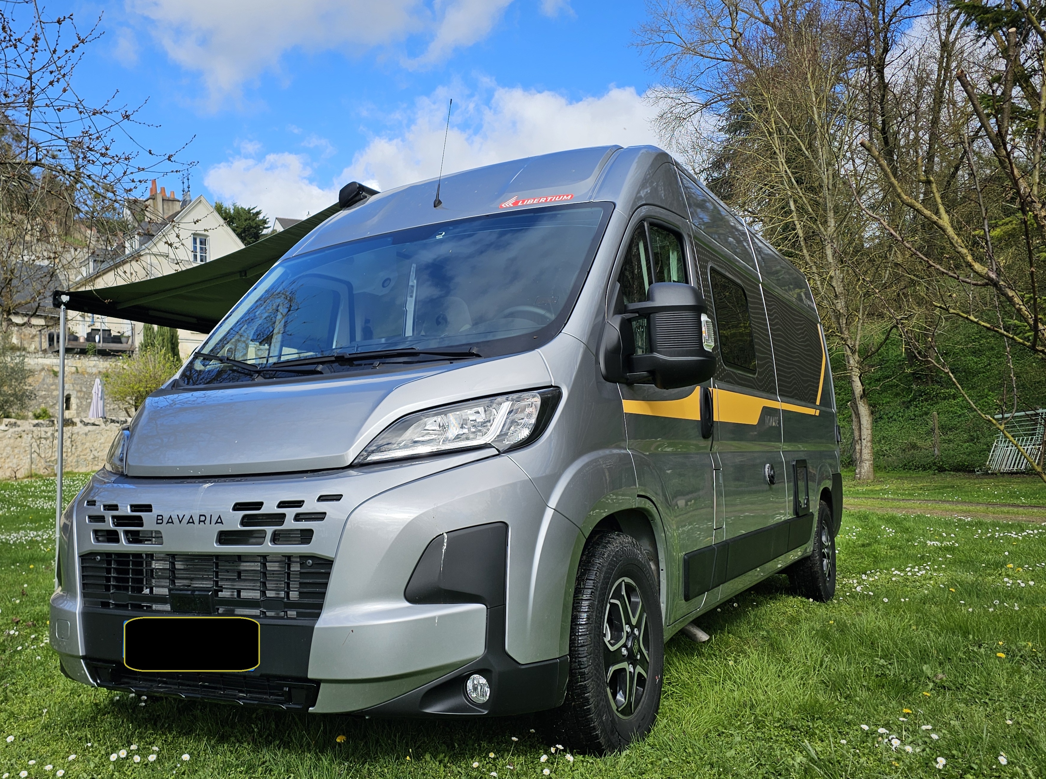 camping-car BAVARIA K600  extérieur / face avant