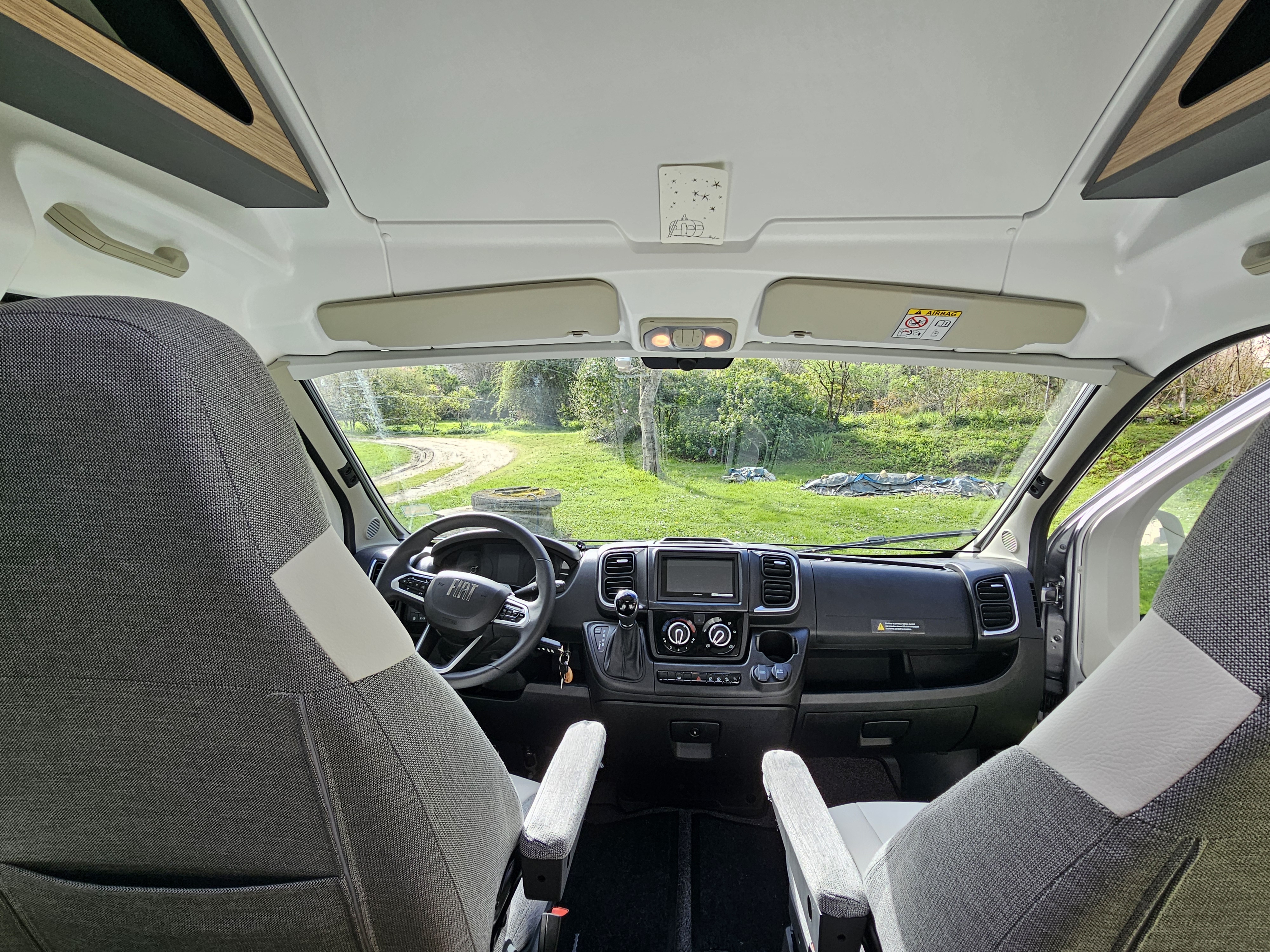 camping-car BAVARIA K600  extérieur / latéral droit