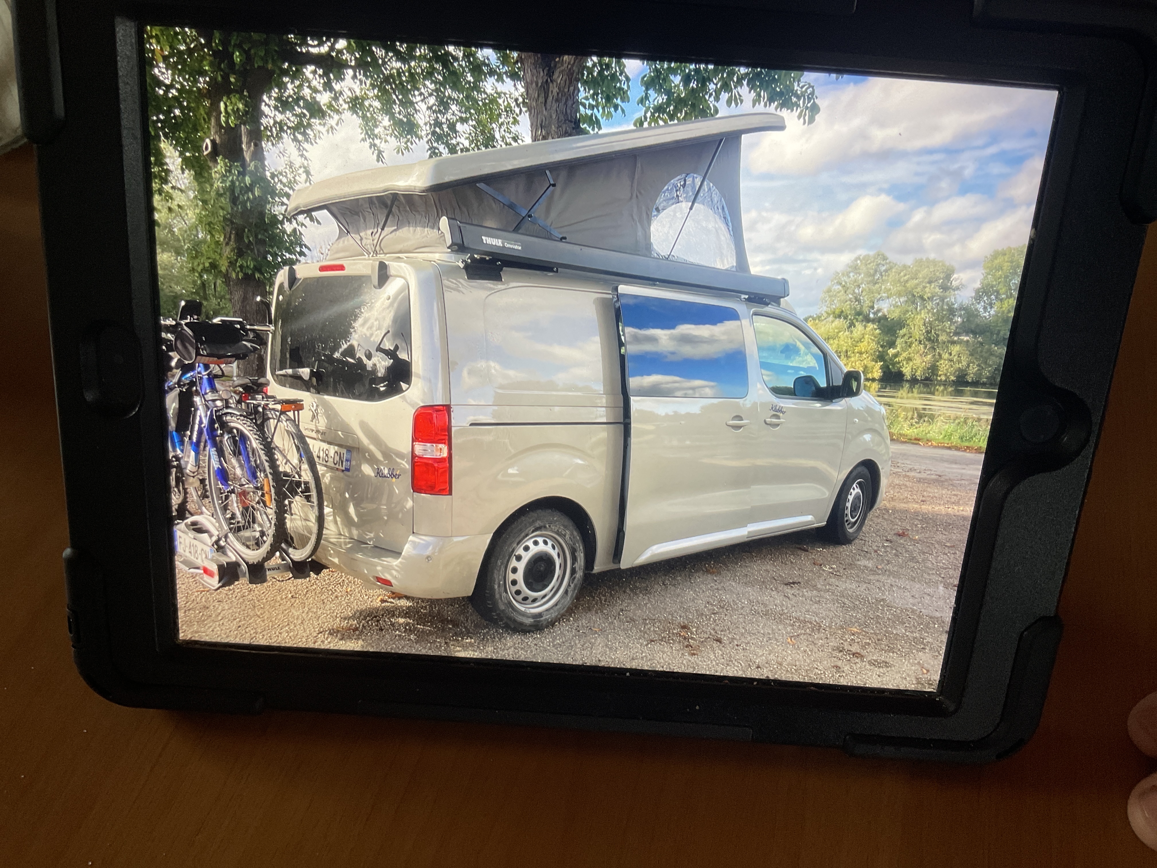 camping-car PEUGEOT EXPERT  extérieur / latéral gauche