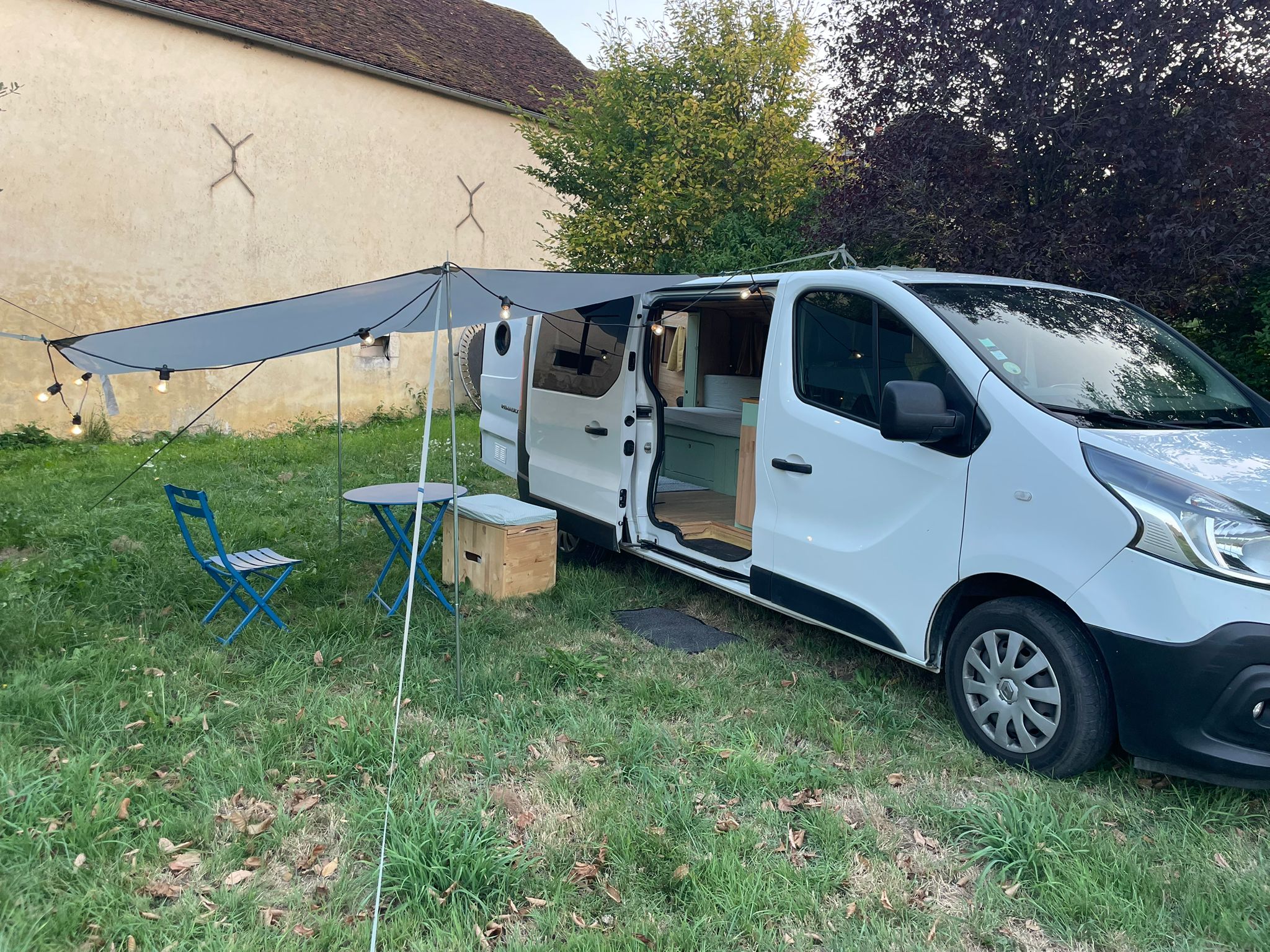 camping-car RENAULT TRAFIC  extérieur / face avant