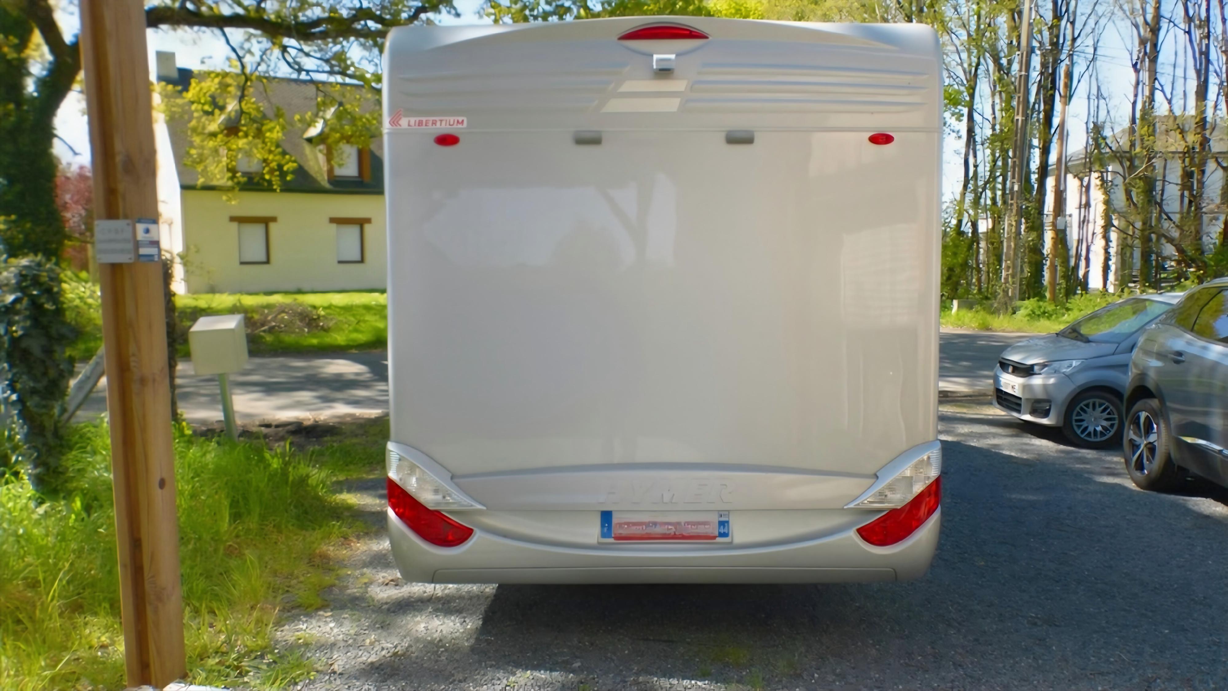 camping-car HYMER T 674   extérieur / arrière