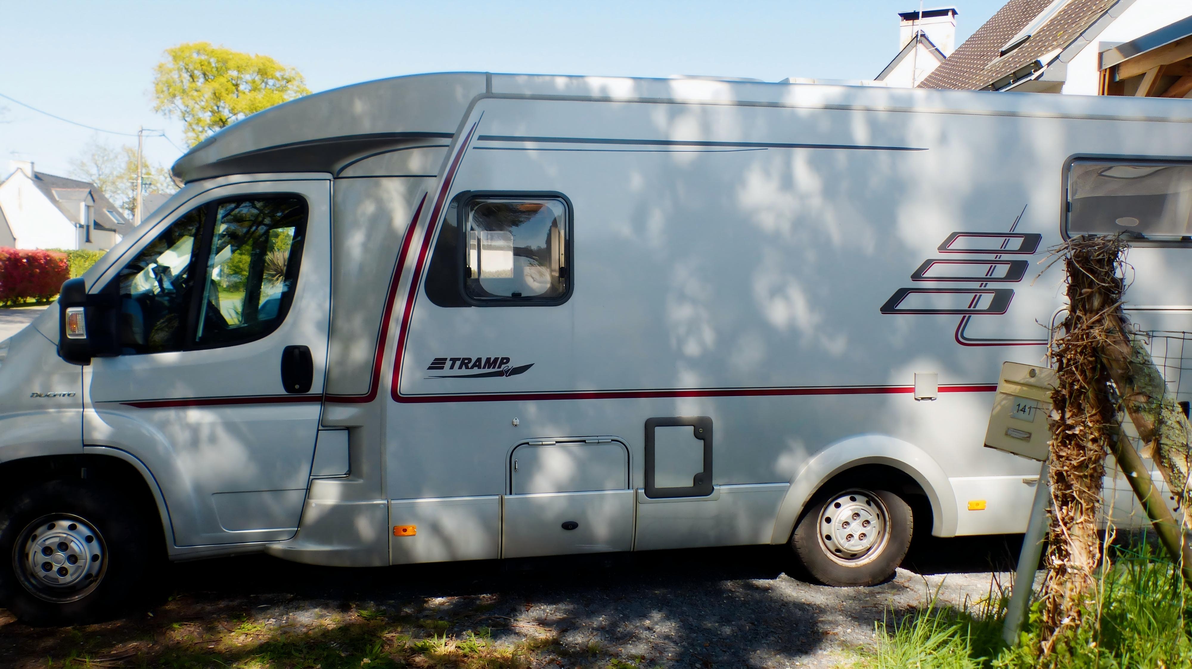 camping-car HYMER T 674   extérieur / latéral gauche