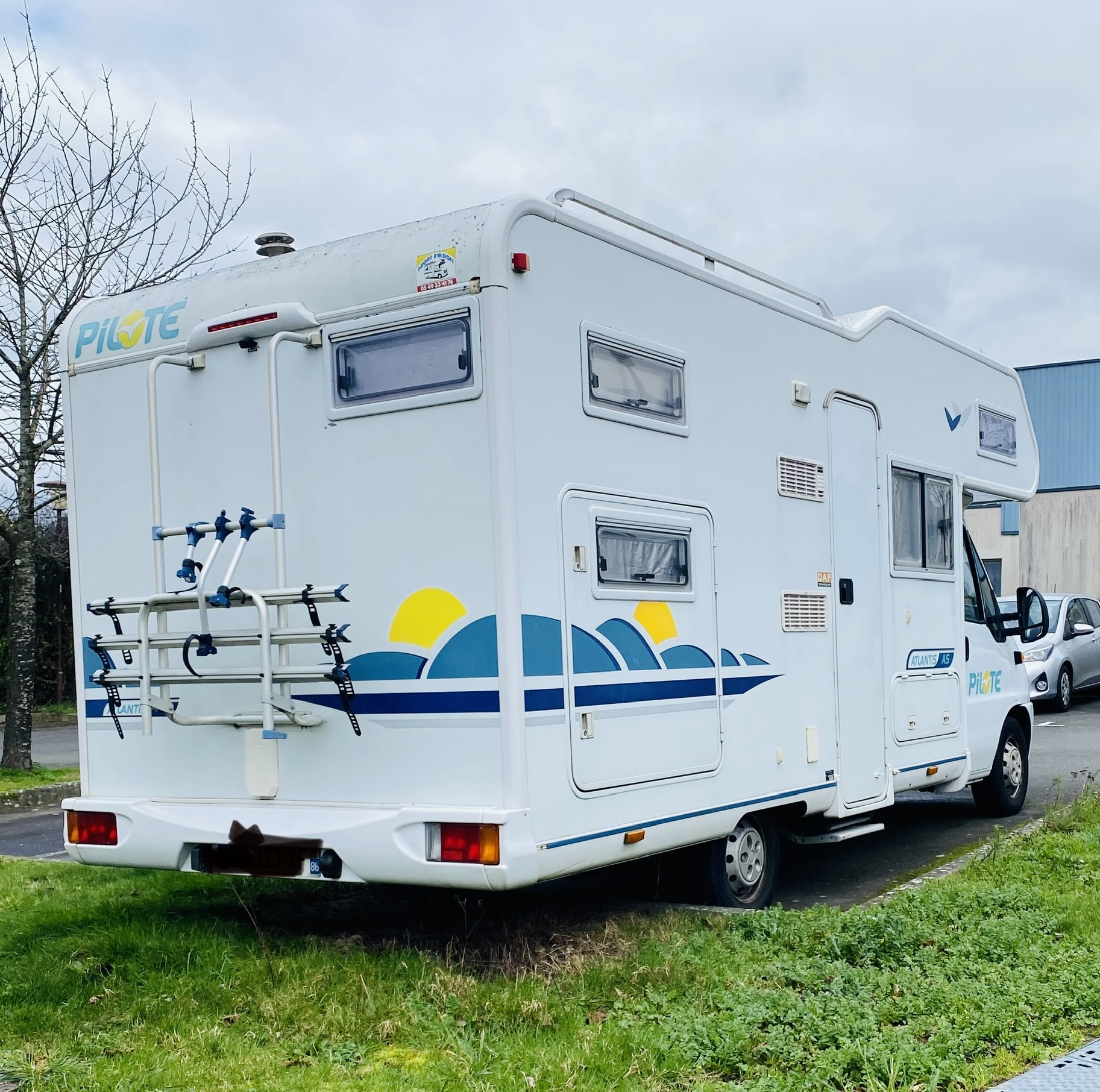 camping-car PILOTE ATLANTIS A5  extérieur / arrière