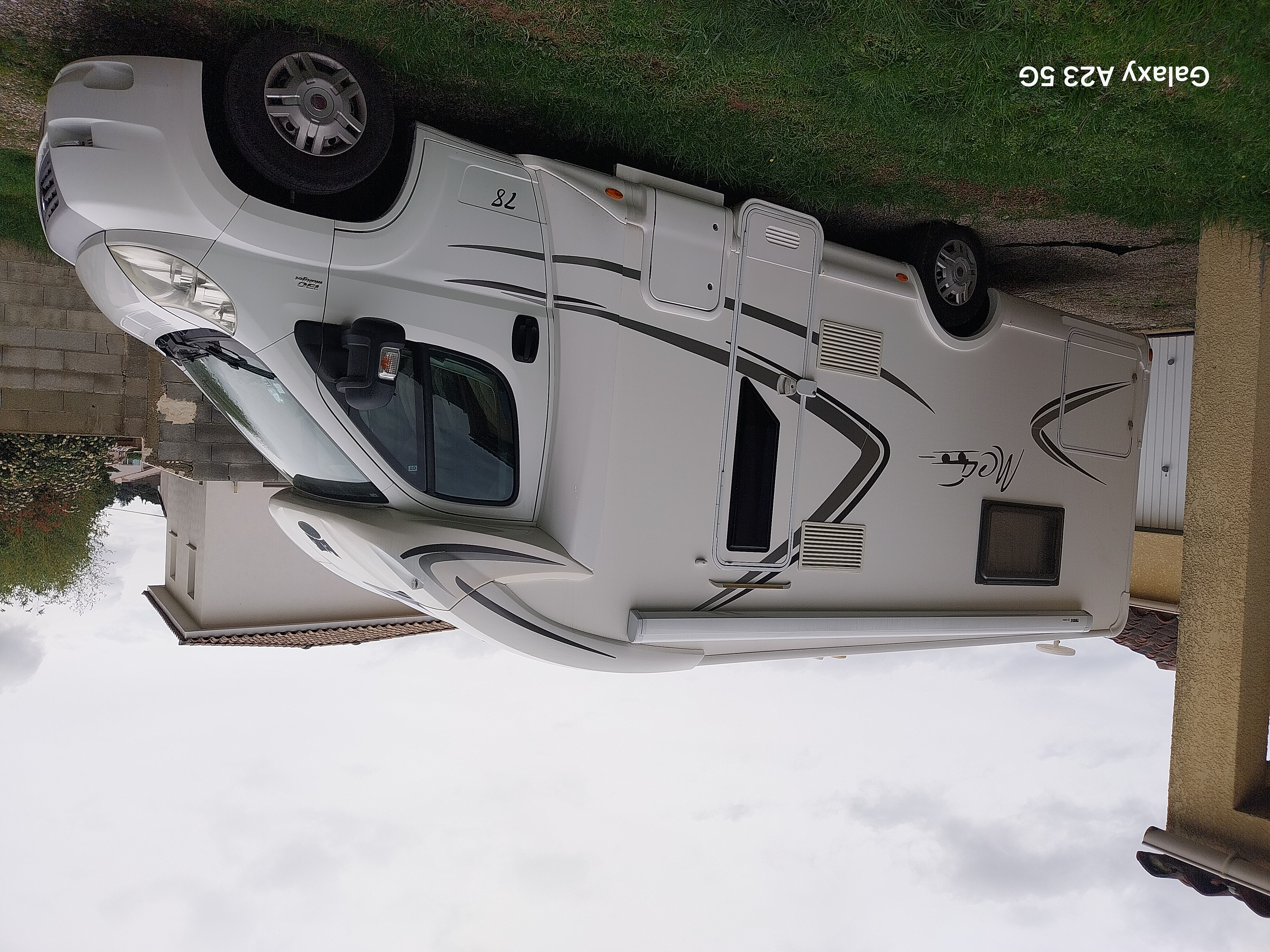 camping-car MC LOUIS 78  extérieur / latéral gauche