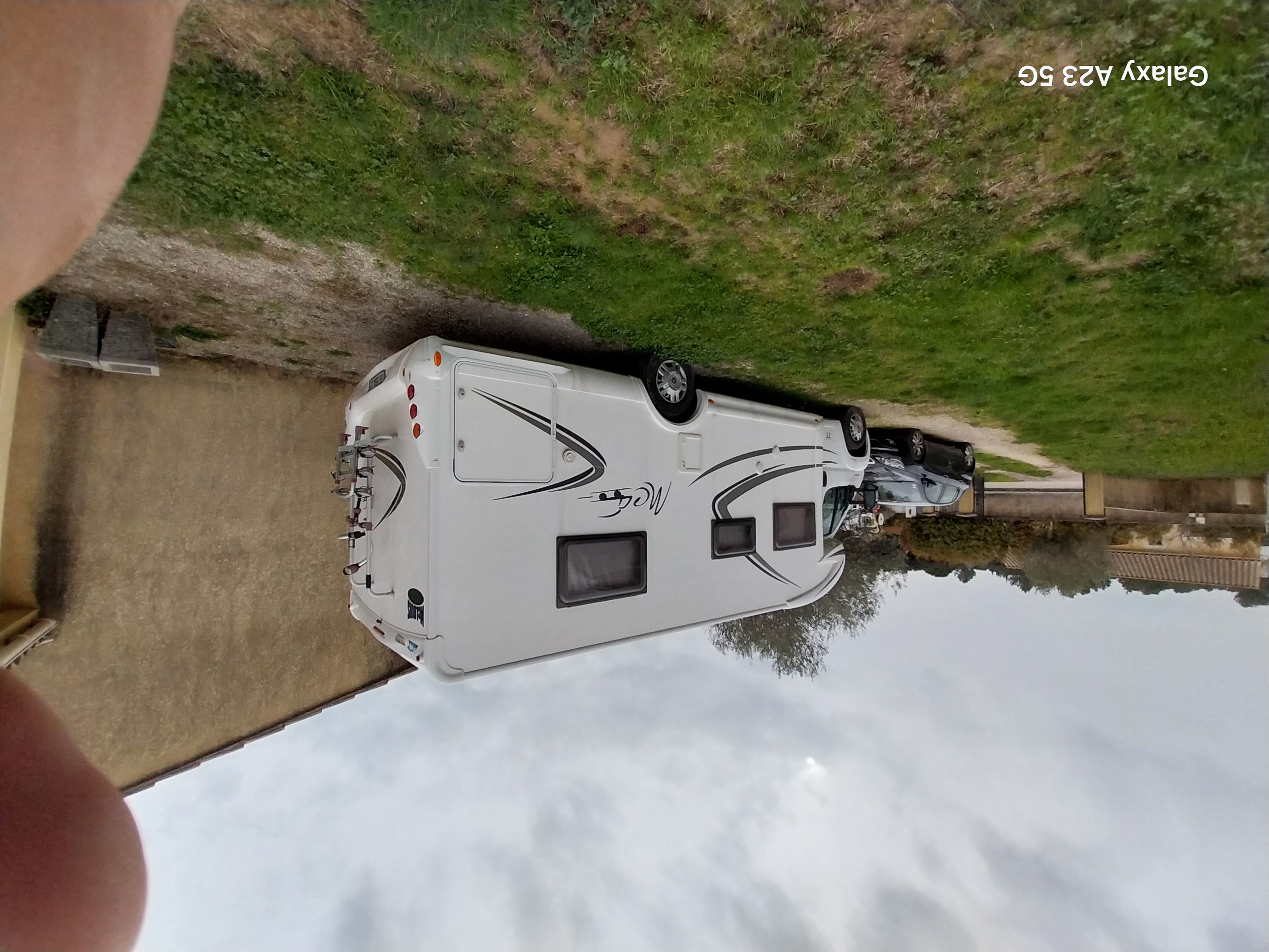 camping-car MC LOUIS 78  extérieur / latéral droit