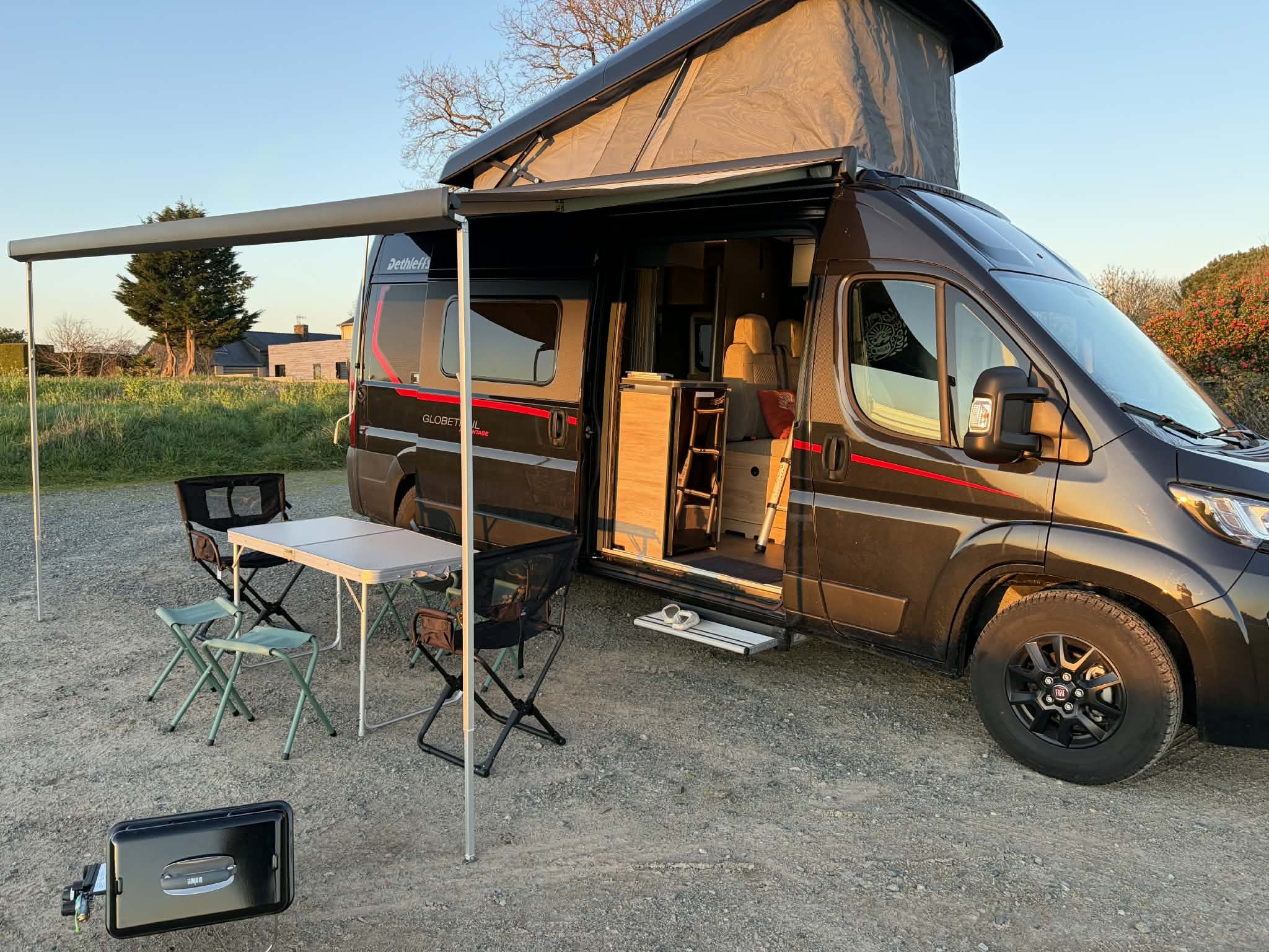 camping-car DETHLEFFS GLOBETRAIL ADVANTAGE 600 DS  extérieur / face avant