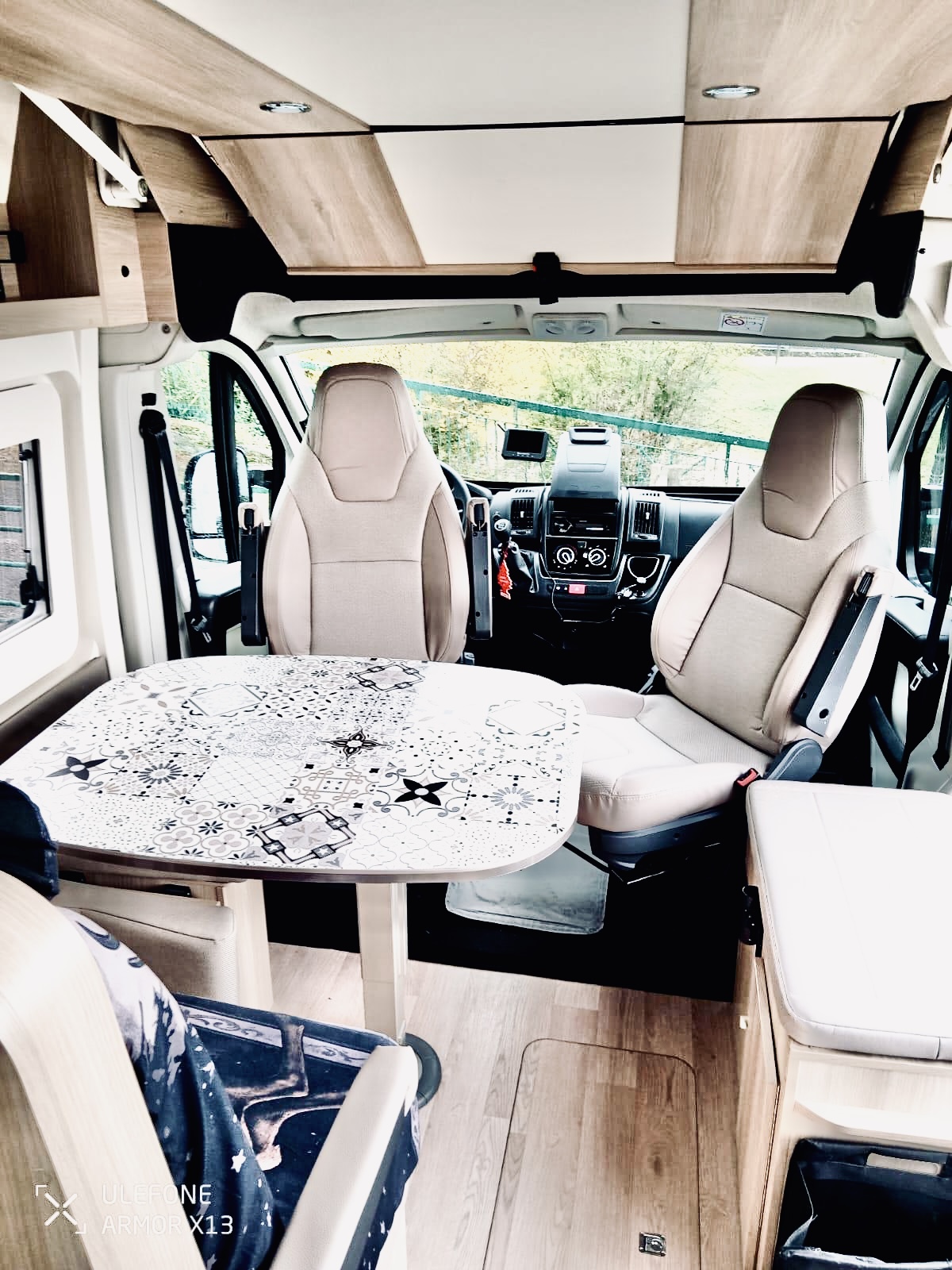 camping-car CAMPEREVE FAMILYVAN  intérieur / coin salon