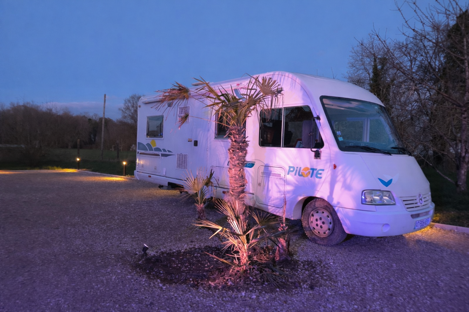 camping-car PILOTE GALAXY 50  extérieur / face avant