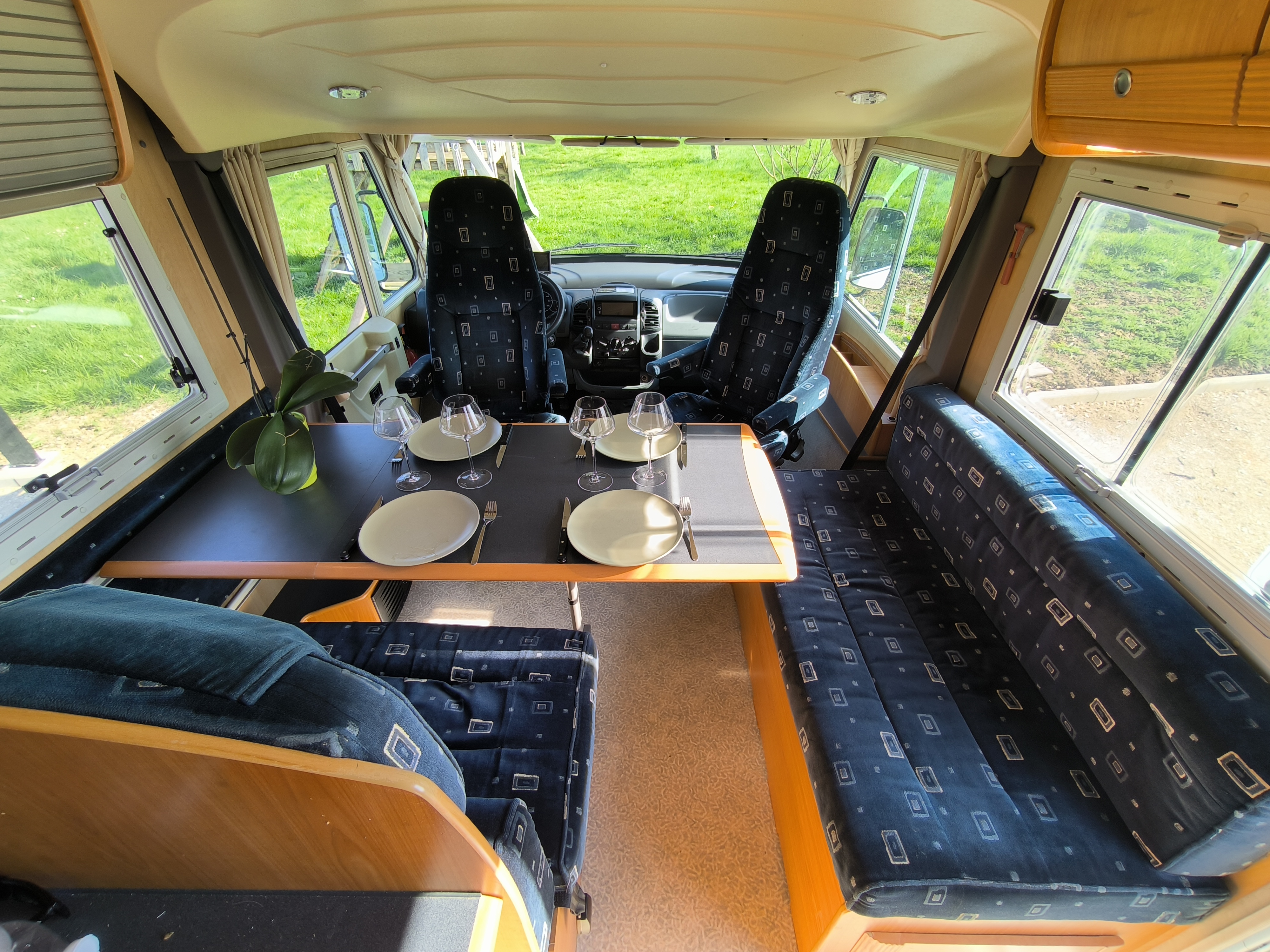 camping-car PILOTE GALAXY 50  intérieur / coin salon