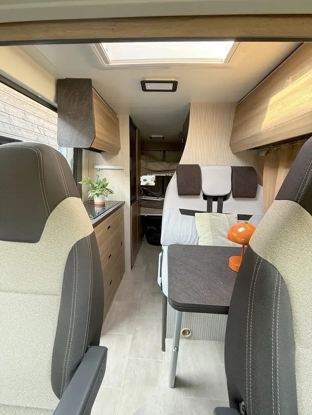 camping-car RIMOR HORUS 45  intérieur / coin salon