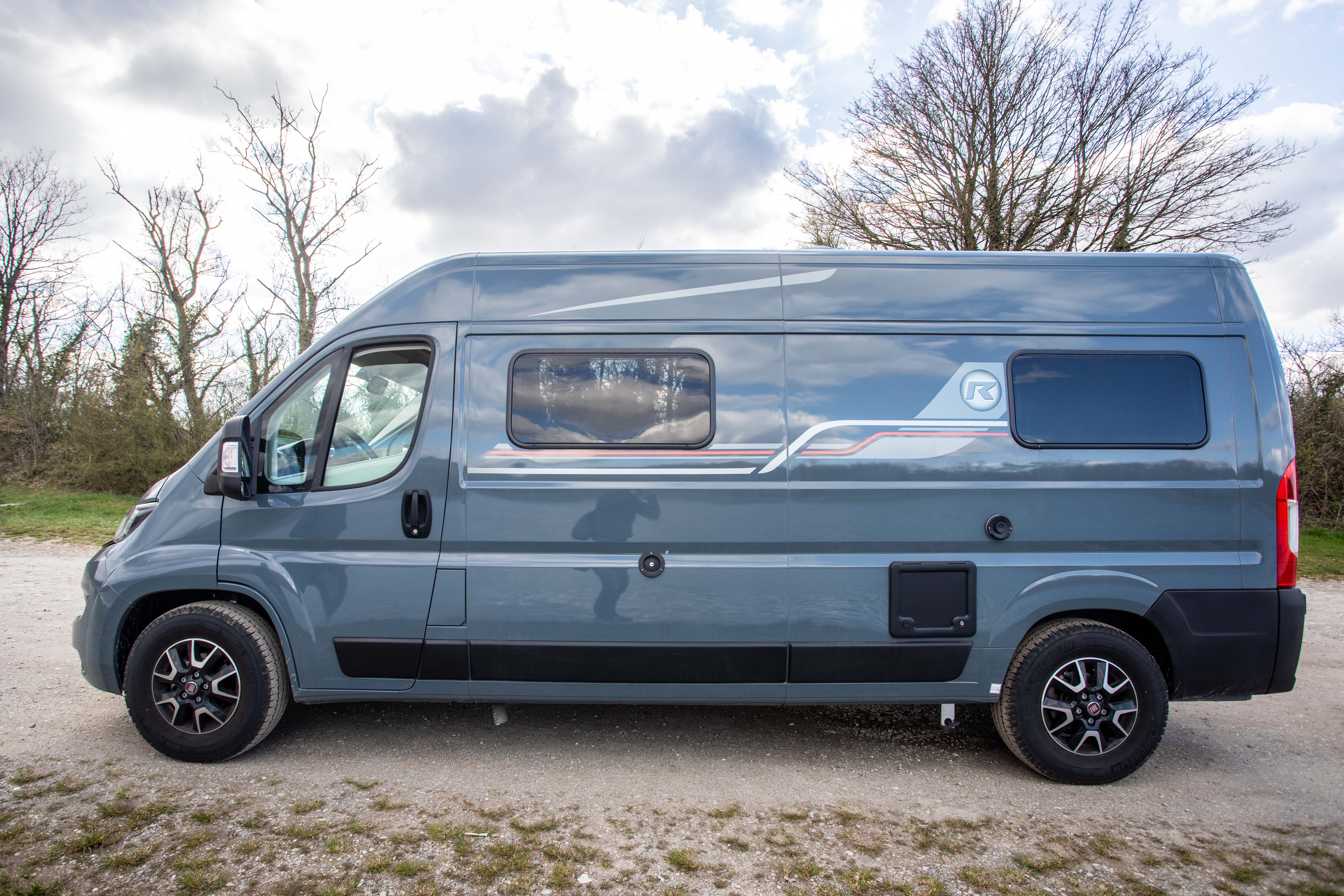 camping-car RANDGER R602  extérieur / latéral gauche