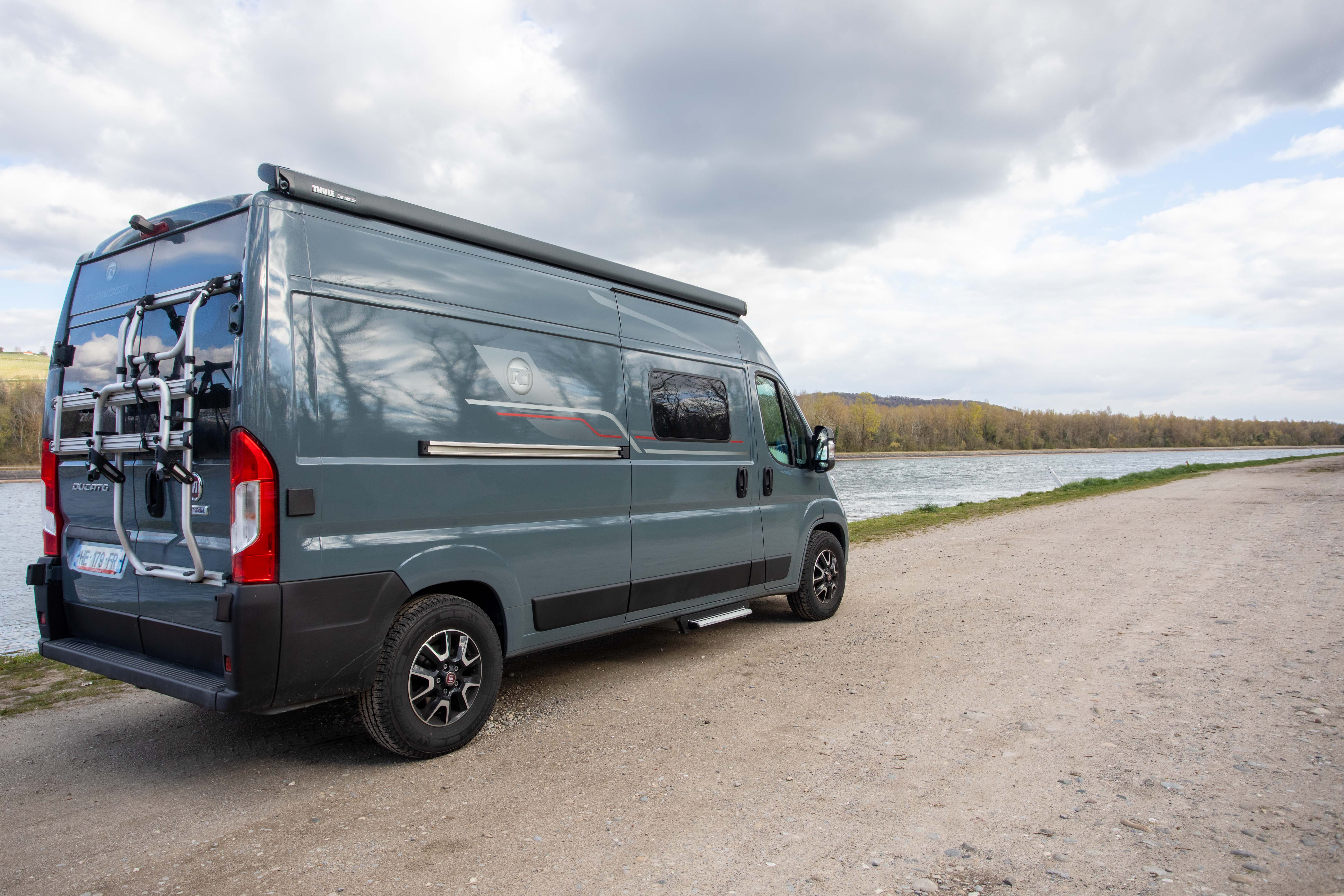 camping-car RANDGER R602  extérieur / latéral droit