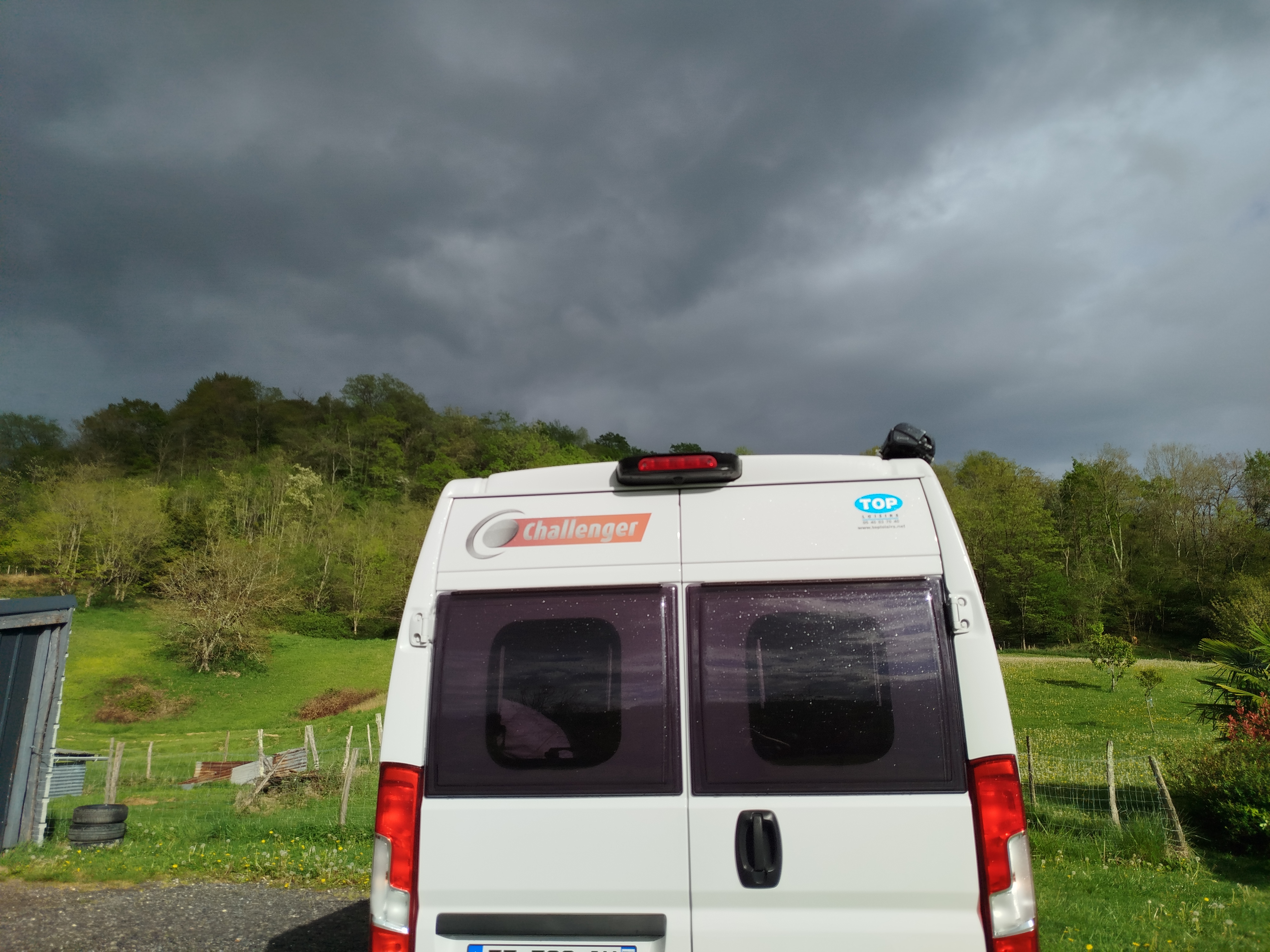 camping-car CHALLENGER VANY  extérieur / arrière