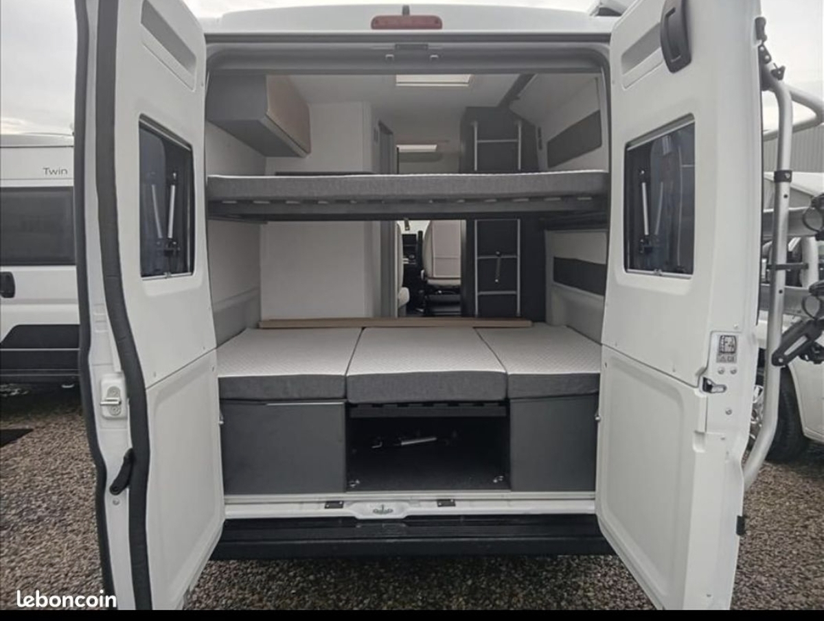 camping-car ADRIA TWIN 600 SP  extérieur / arrière