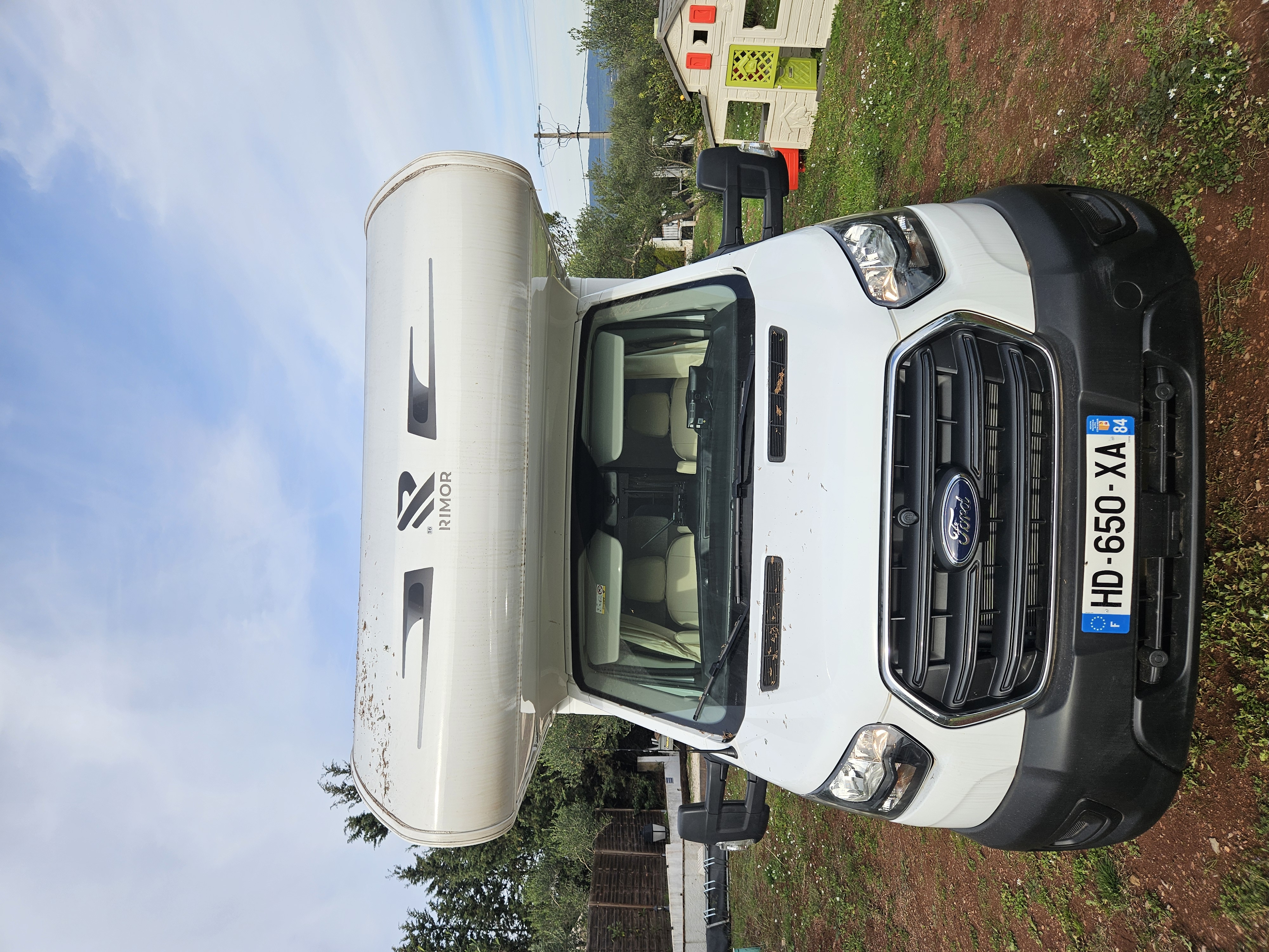 camping-car RIMOR KILIG 9    extérieur / face avant