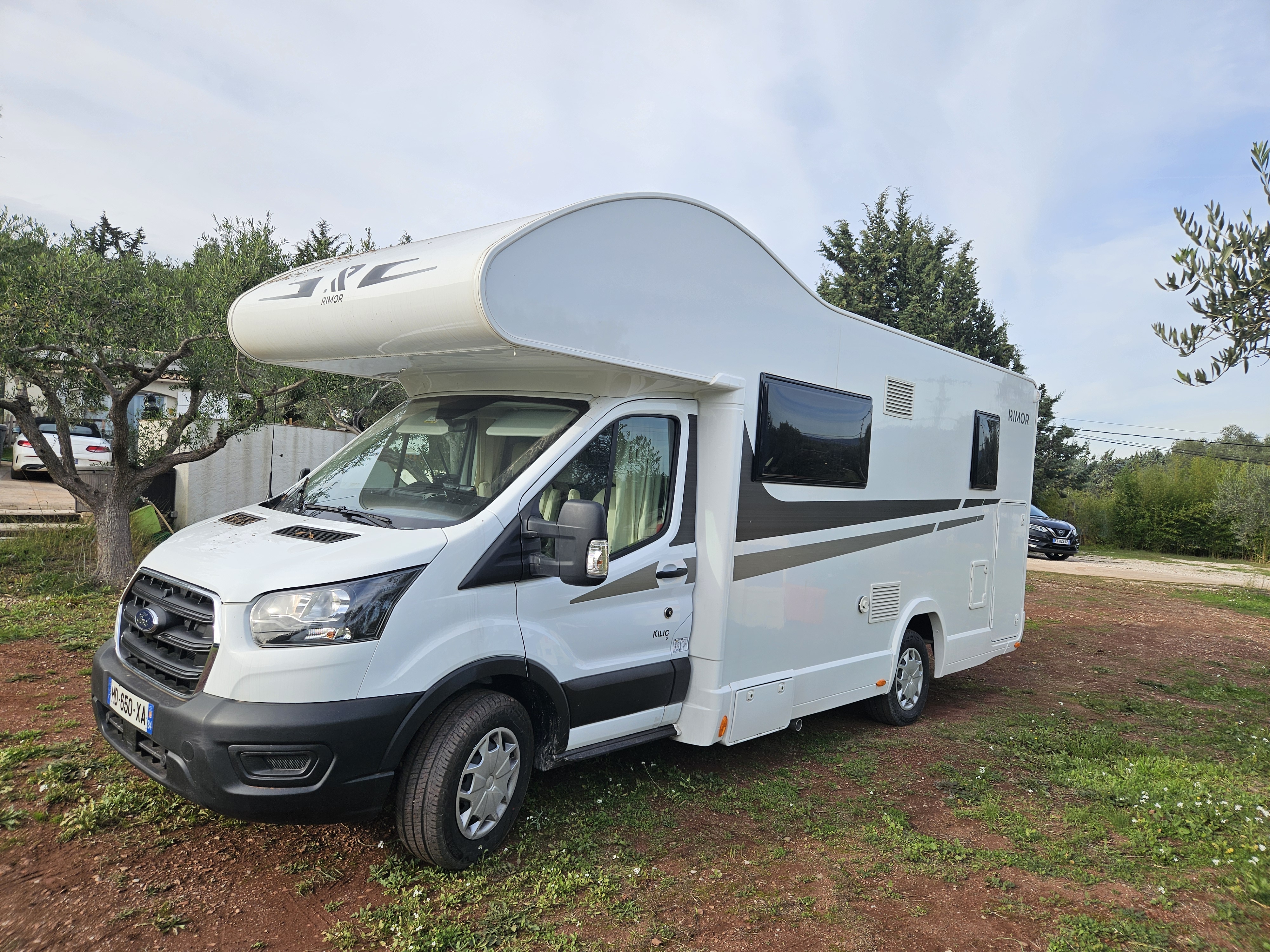 camping-car RIMOR KILIG 9    extérieur / latéral gauche