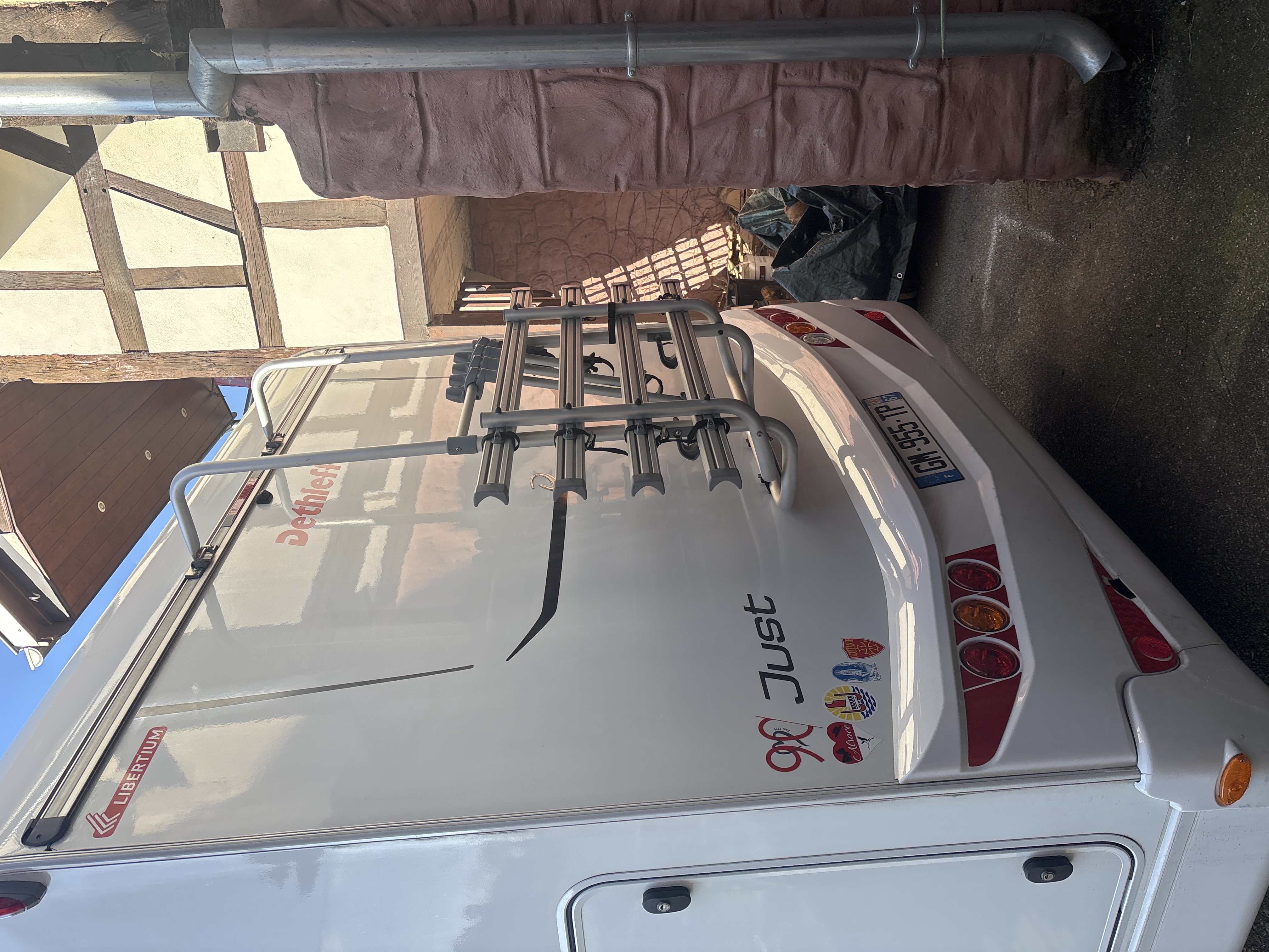 camping-car DETHLEFFS JUST 90 T 6812 EB   extérieur / arrière