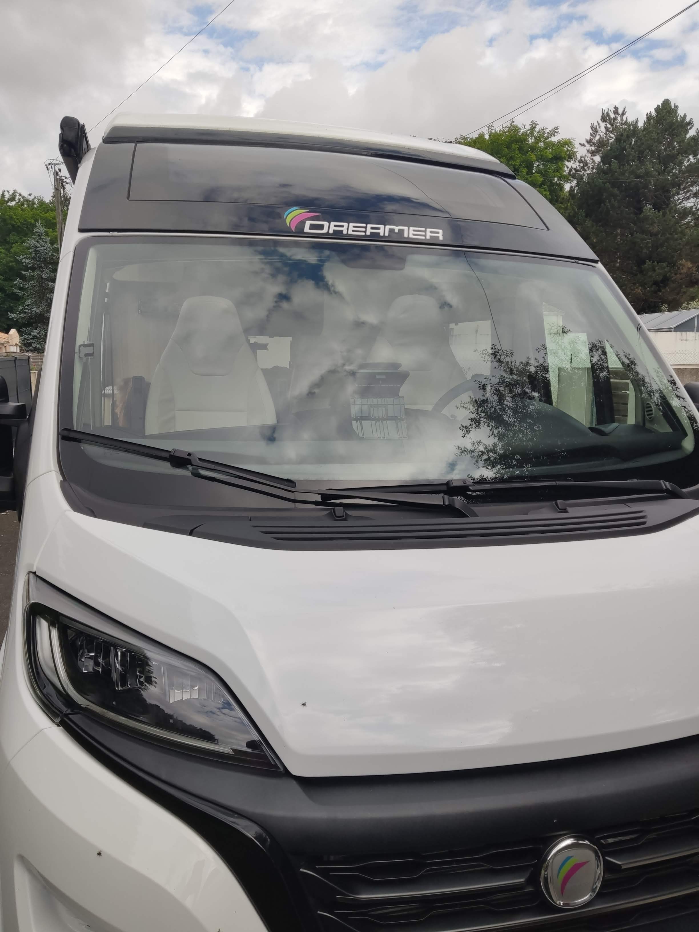 camping-car DREAMER D 55 UP  extérieur / face avant