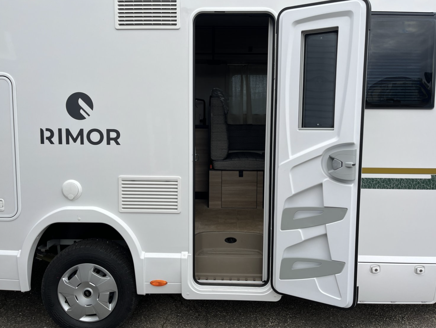 camping-car RIMOR SUPER KILIG LUXURY  extérieur / latéral gauche