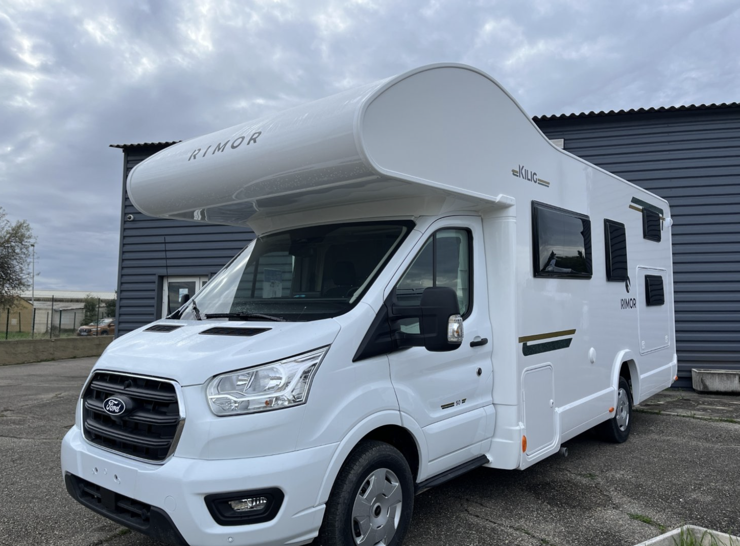 camping-car RIMOR SUPER KILIG LUXURY  extérieur / latéral droit