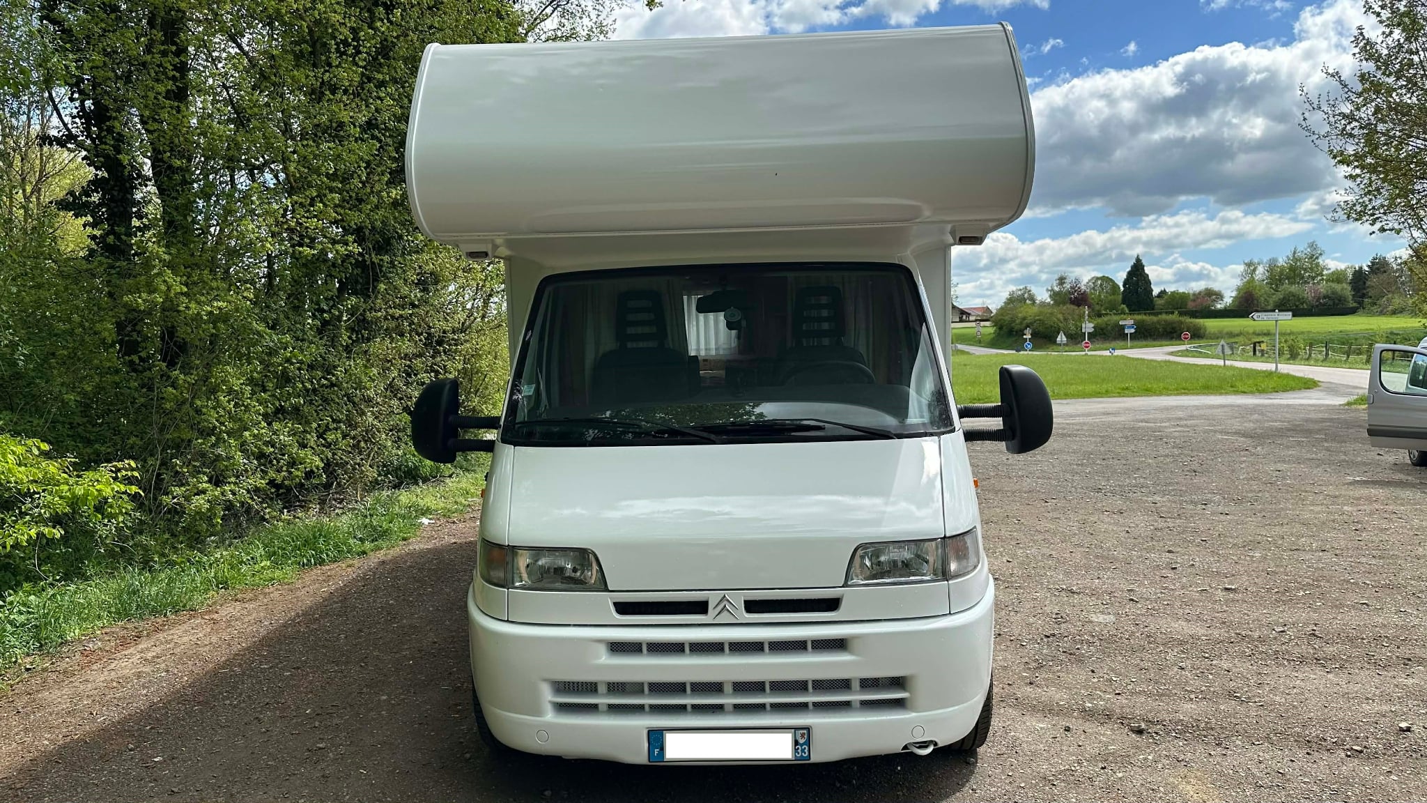 camping-car BURSTNER A574  extérieur / latéral droit