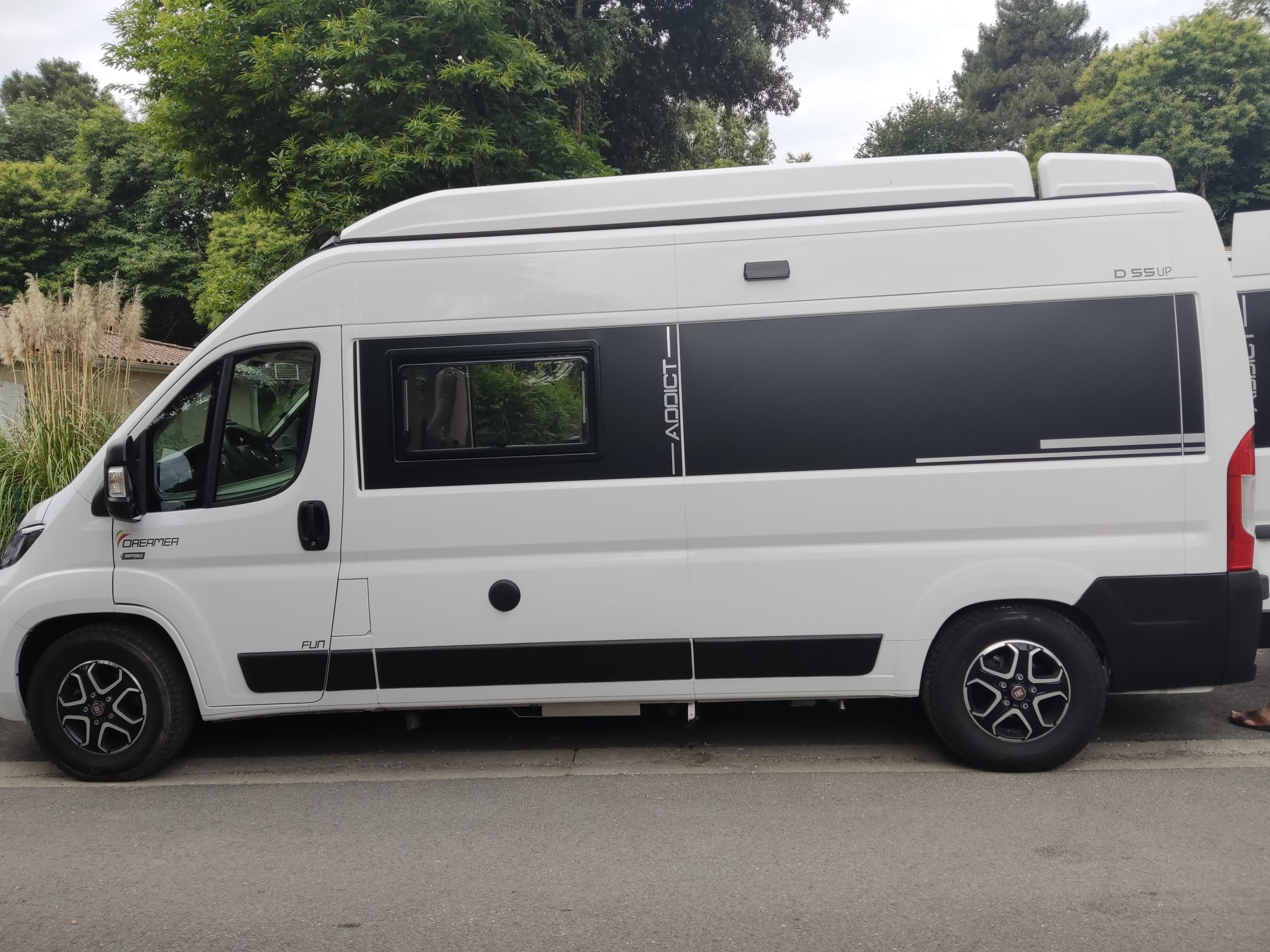 camping-car DREAMER D 55 UP  extérieur / latéral gauche