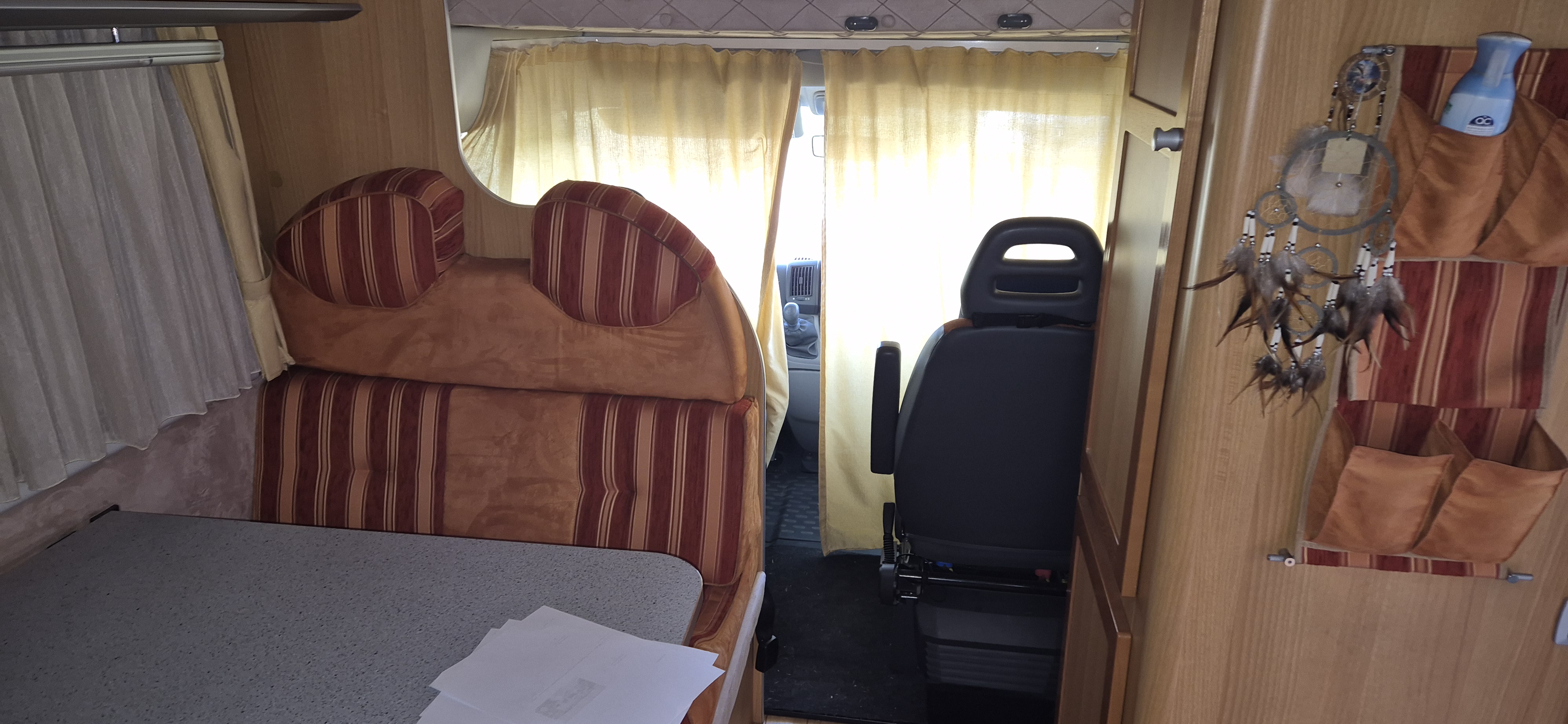 camping-car MC LOUIS STEEL 425  intérieur / coin salon