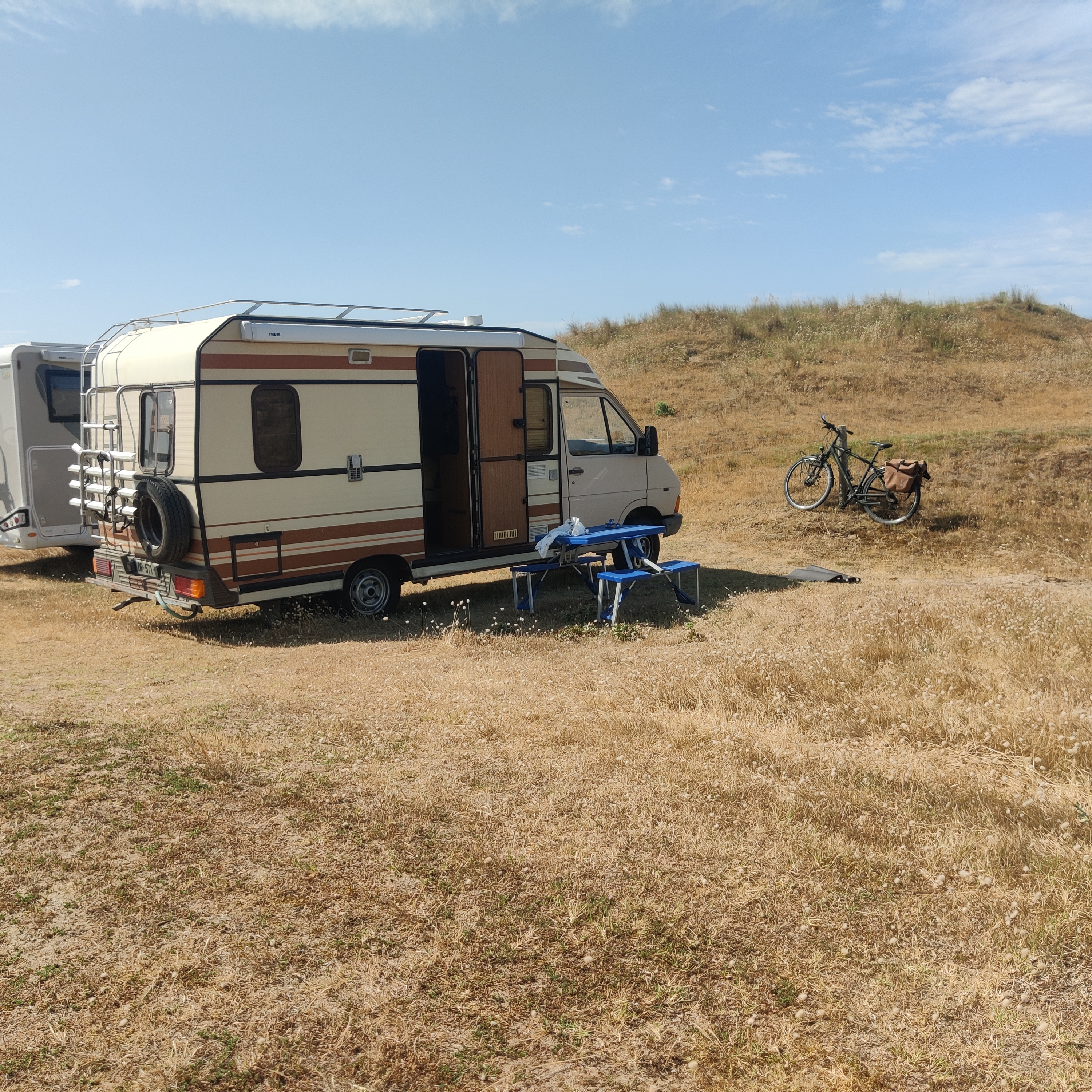 camping-car RENAULT TRAFIC  extérieur / arrière