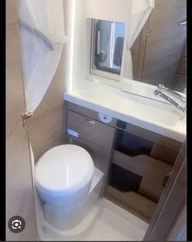 camping-car KNAUS BOX LIFE 630 ME  intérieur / salle de bain  et wc