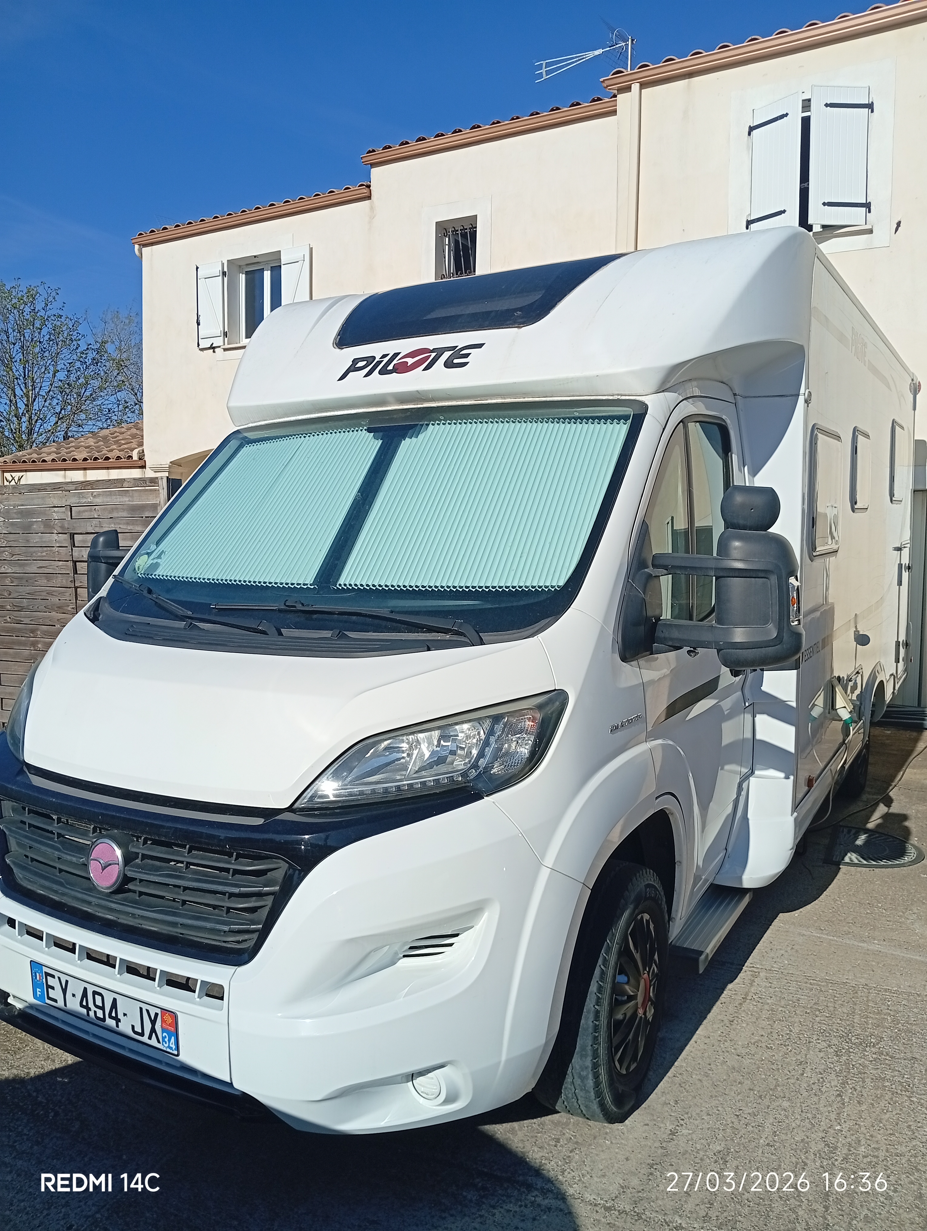 camping-car PILOTE P 706 C ESSENTIEL  extérieur / face avant