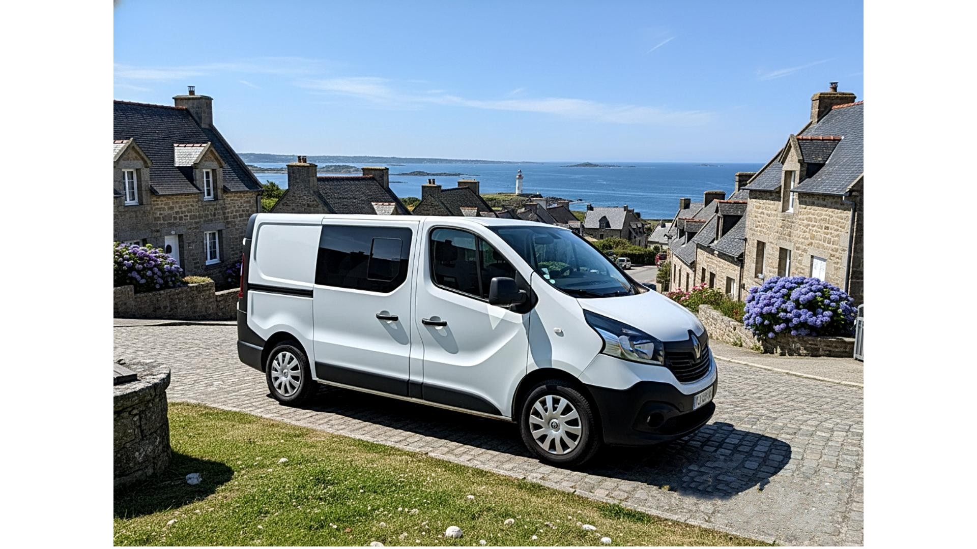camping-car RENAULT TRAFIC  extérieur / face avant