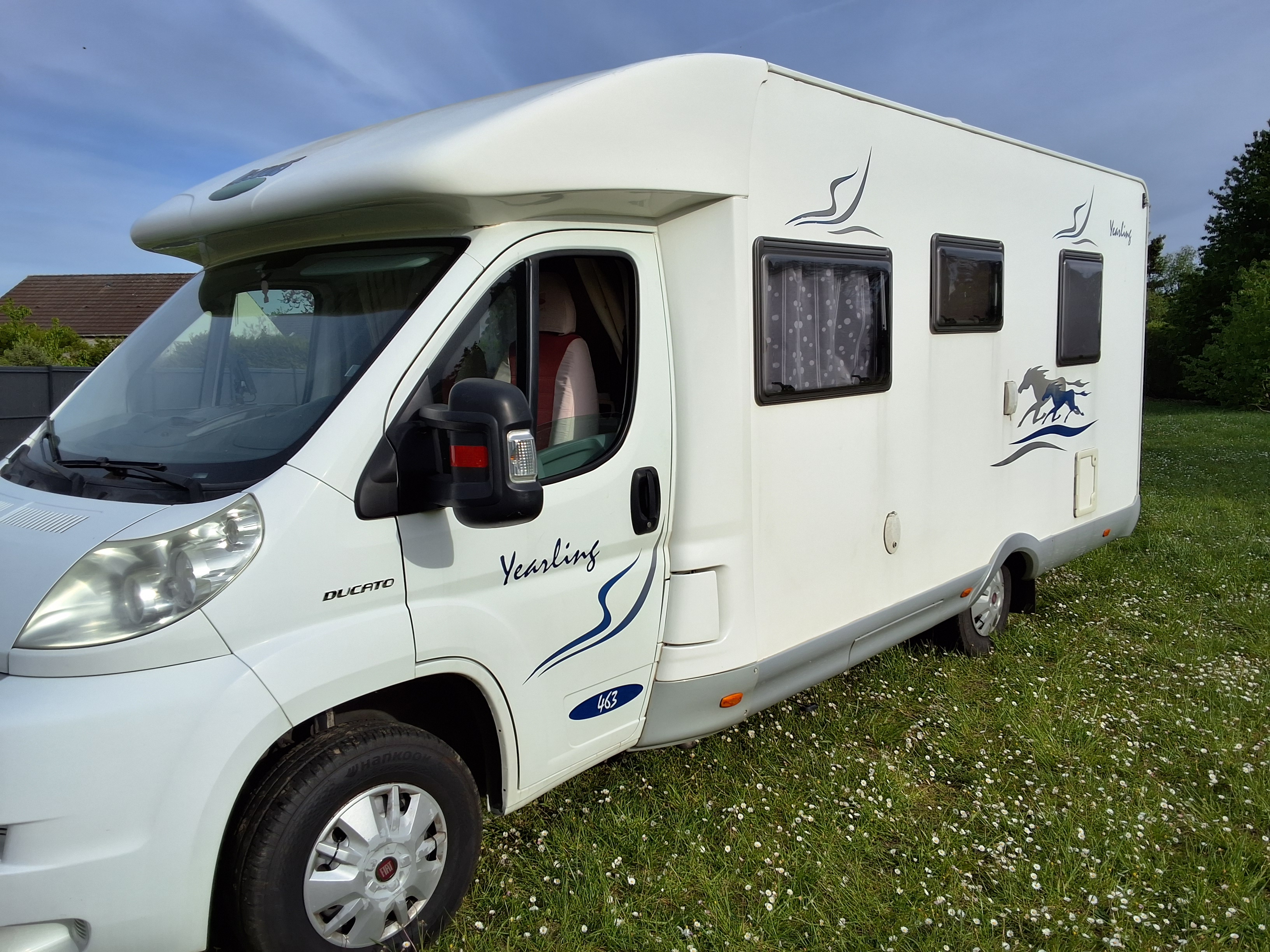 camping-car MC LOUIS YEARLING  extérieur / latéral gauche