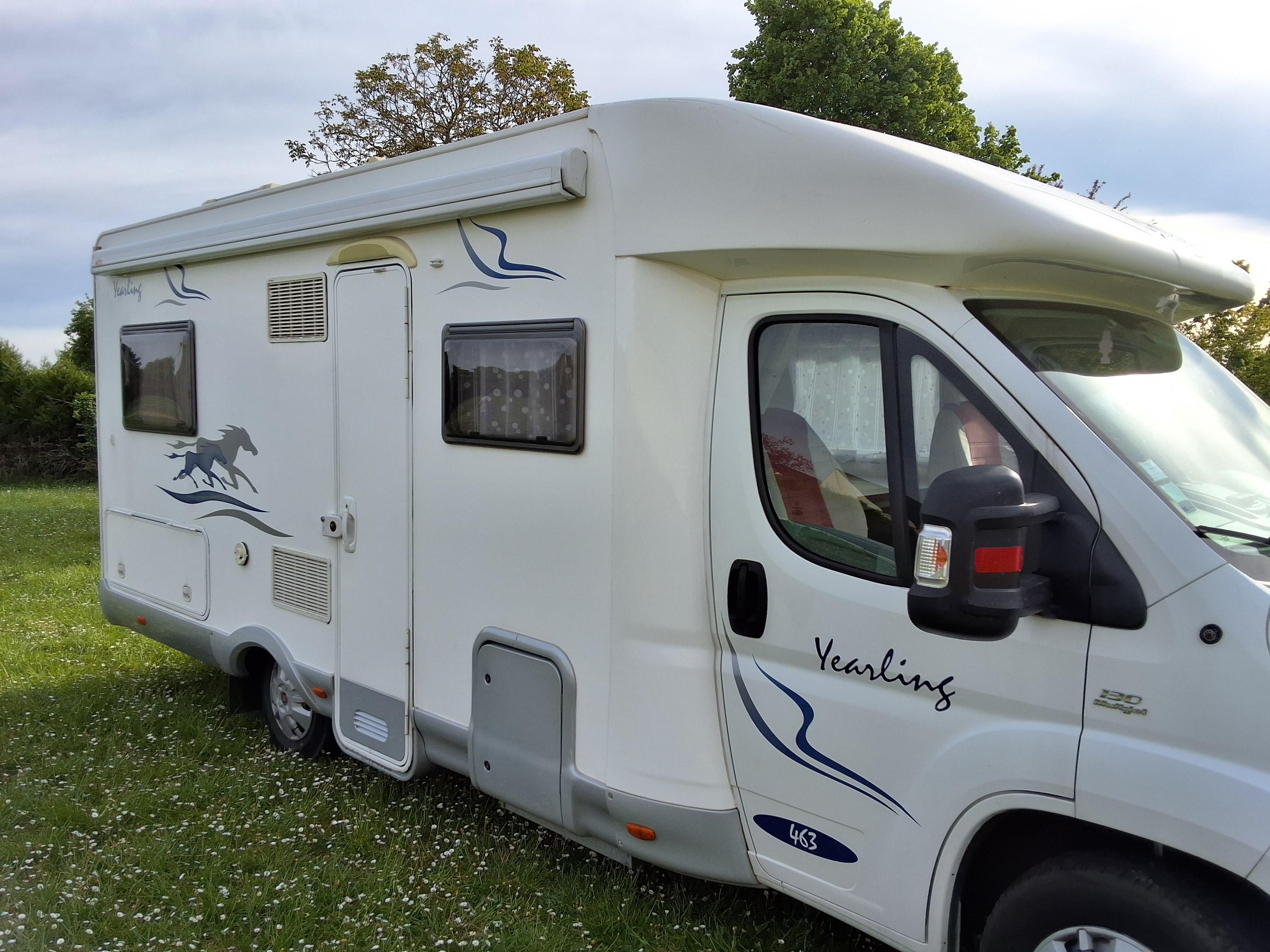 camping-car MC LOUIS YEARLING  extérieur / latéral droit