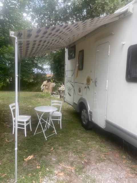 camping-car BENIMAR MILEO   extérieur / latéral droit