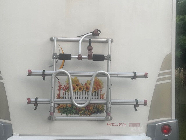 camping-car BENIMAR MILEO   extérieur / arrière