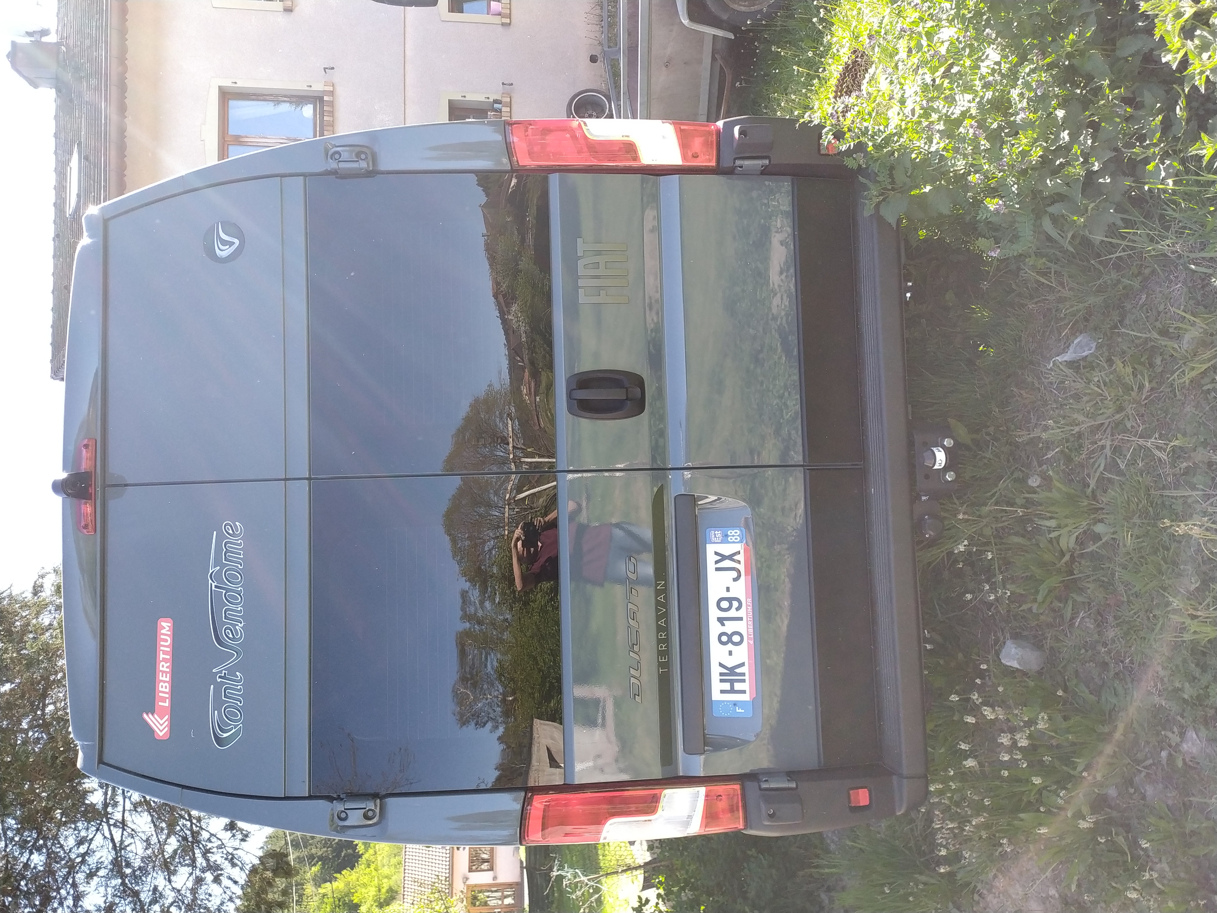 camping-car FONT VENDOME TERRAVAN  extérieur / arrière