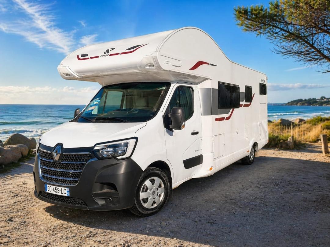 camping-car RIMOR  extérieur / latéral droit